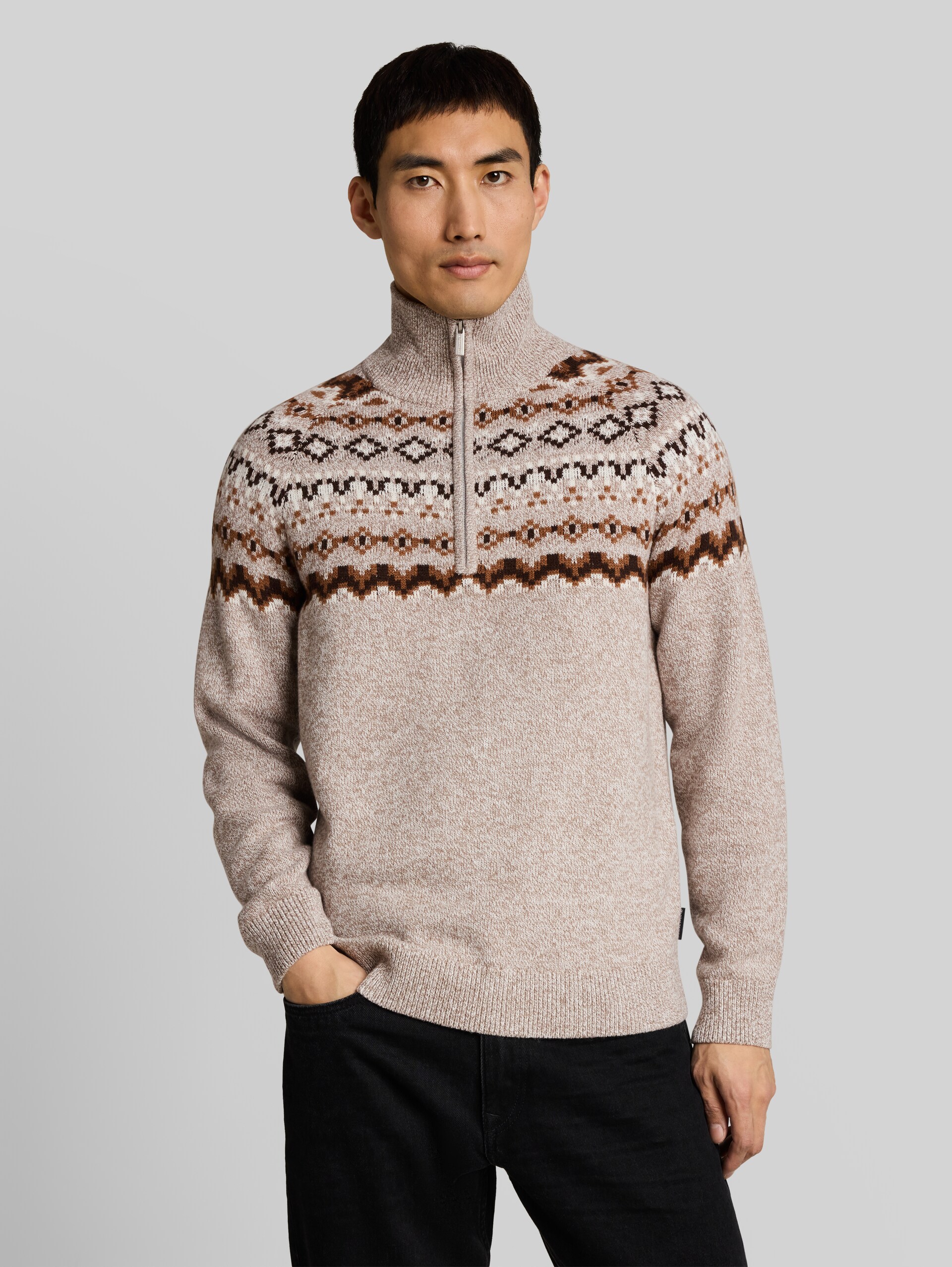 Norweger Strickpullover mit Wollanteil - Driftwood Taupe - Ausschnitt Model-Vorderansicht