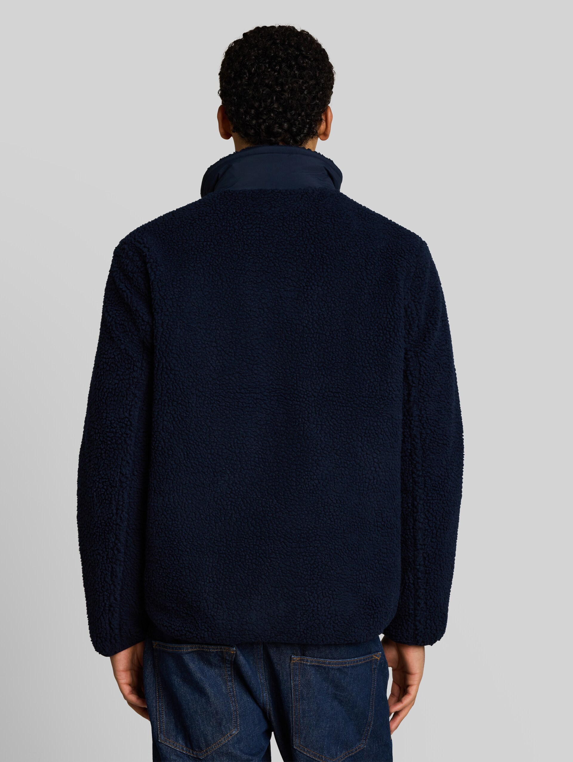 Relaxed Fit Teddy Jacke - sky captain blue - Model-Rückansicht