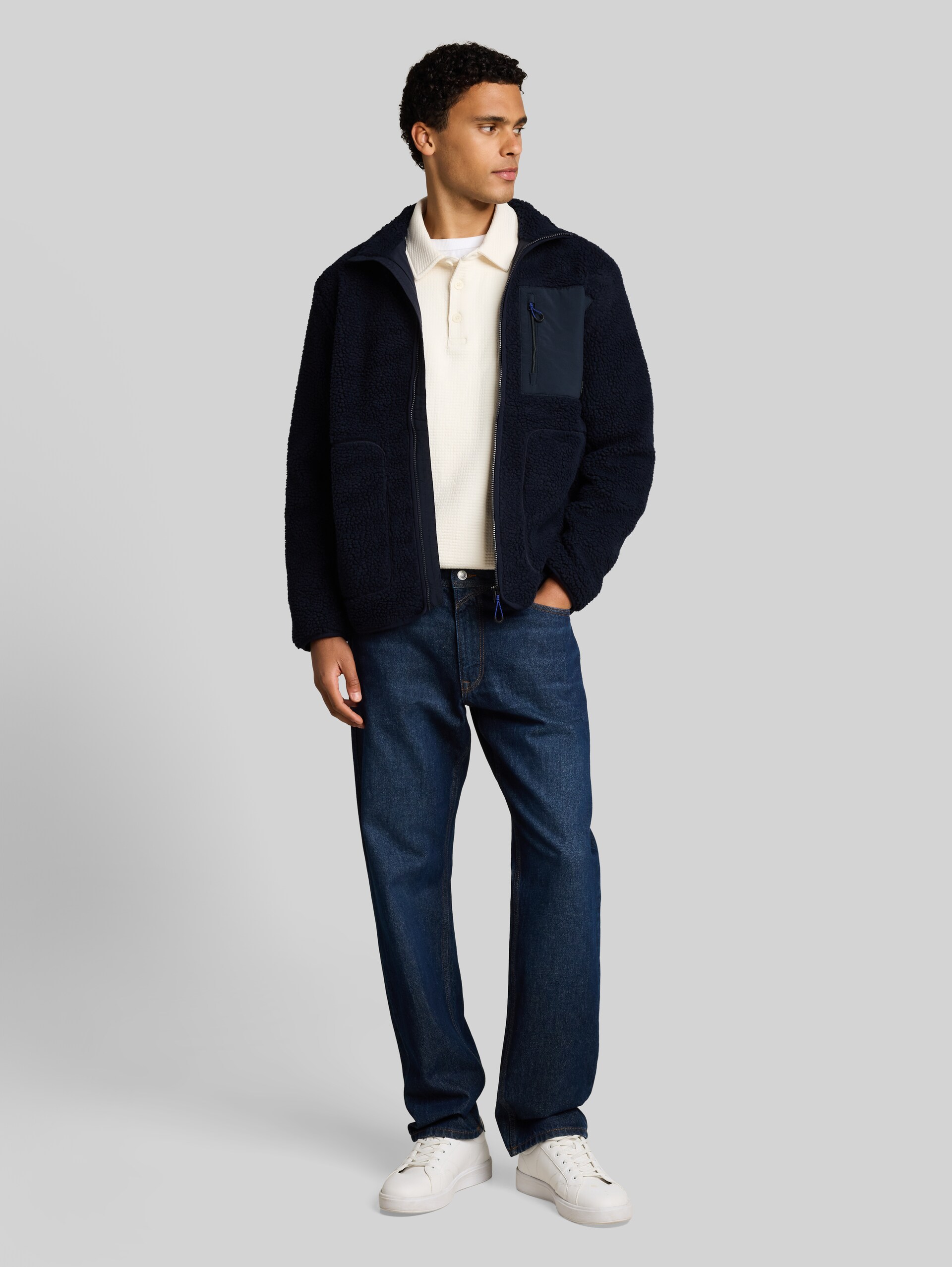 Relaxed Fit Teddy Jacke - sky captain blue - seitliche Model-Ansicht