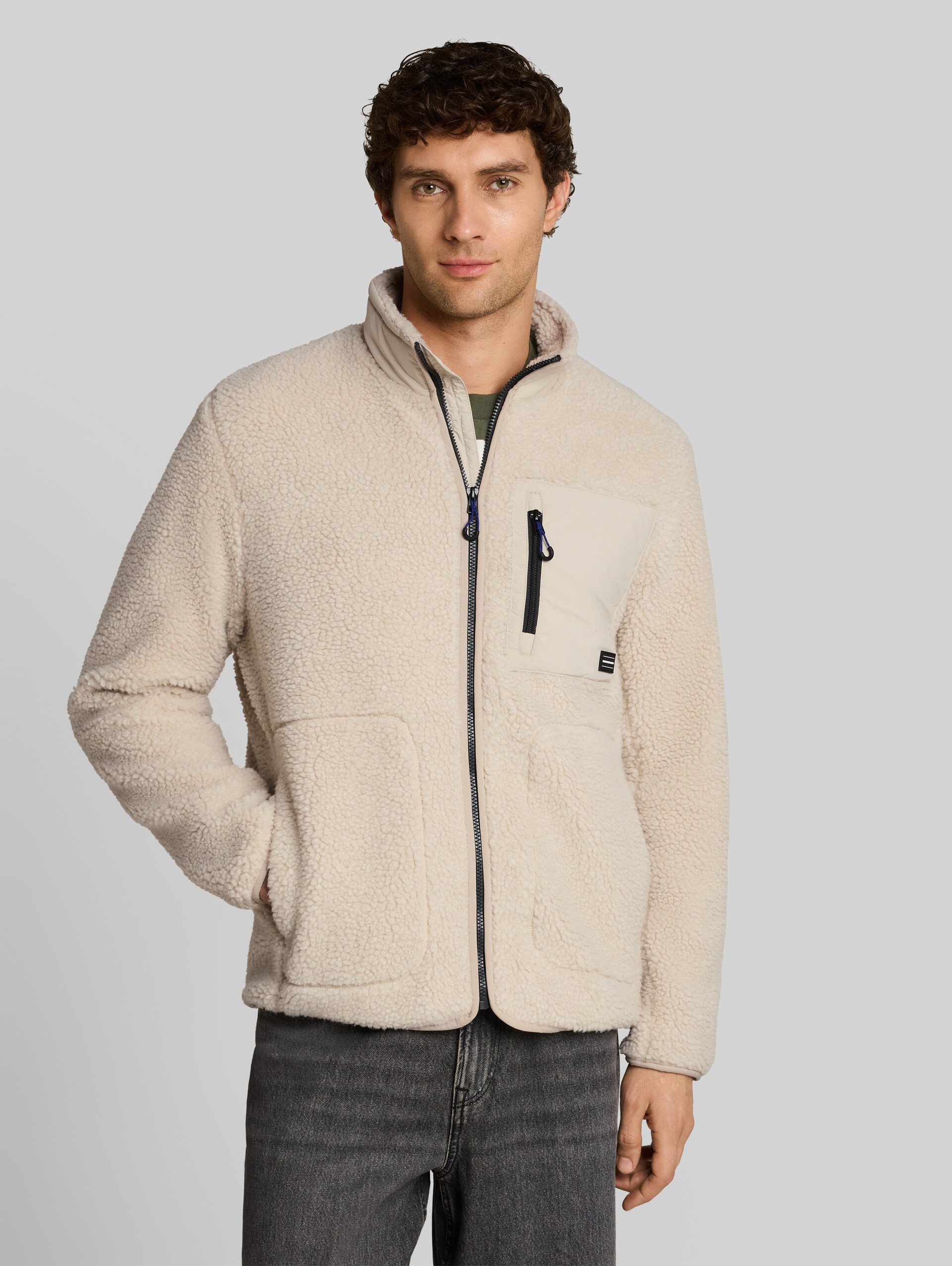 Teddyjas met relaxte pasvorm - Dusty Beige - Model vooraanzicht