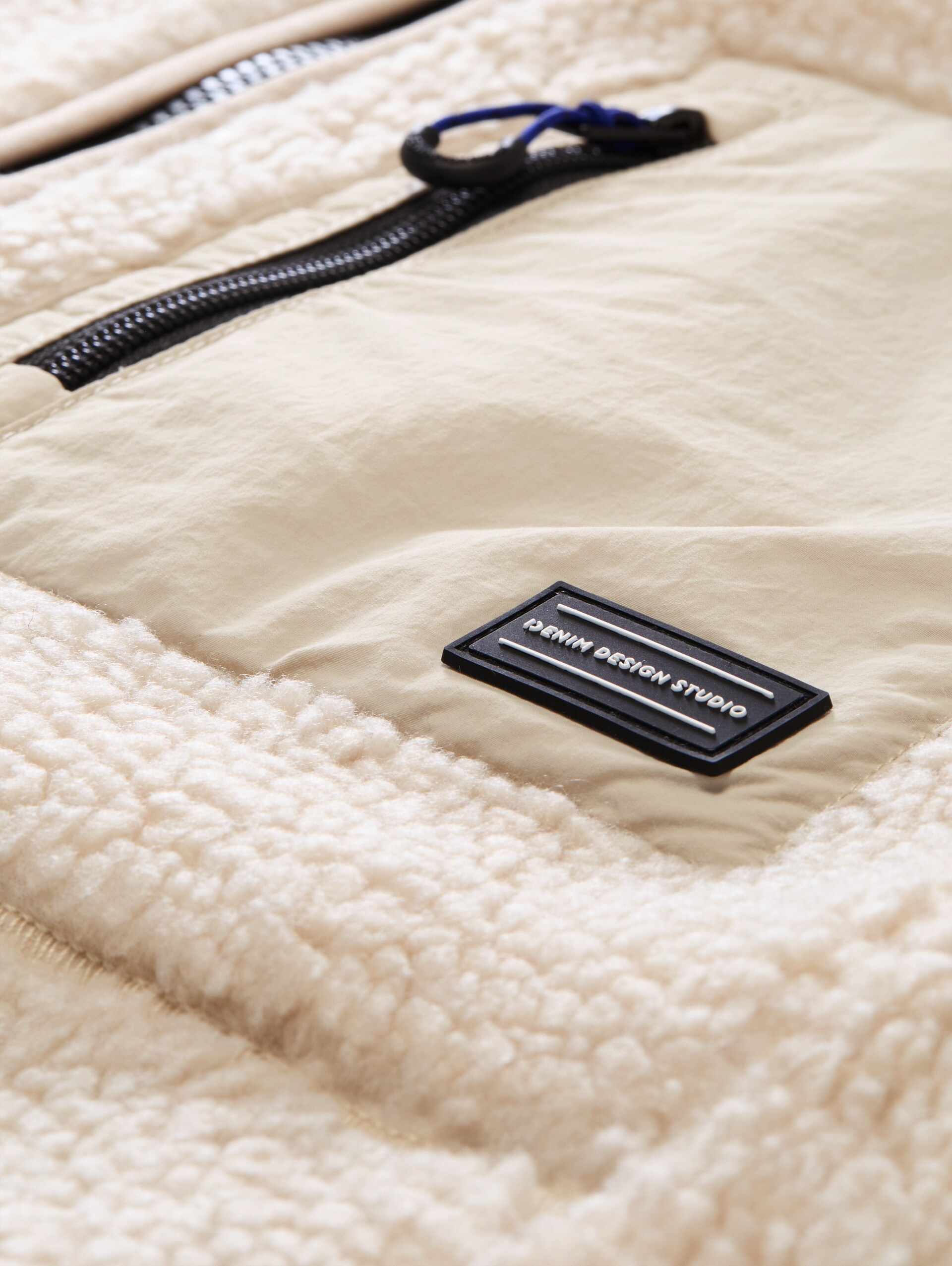 Teddyjas met relaxte pasvorm - Dusty Beige - Detailaanzicht product