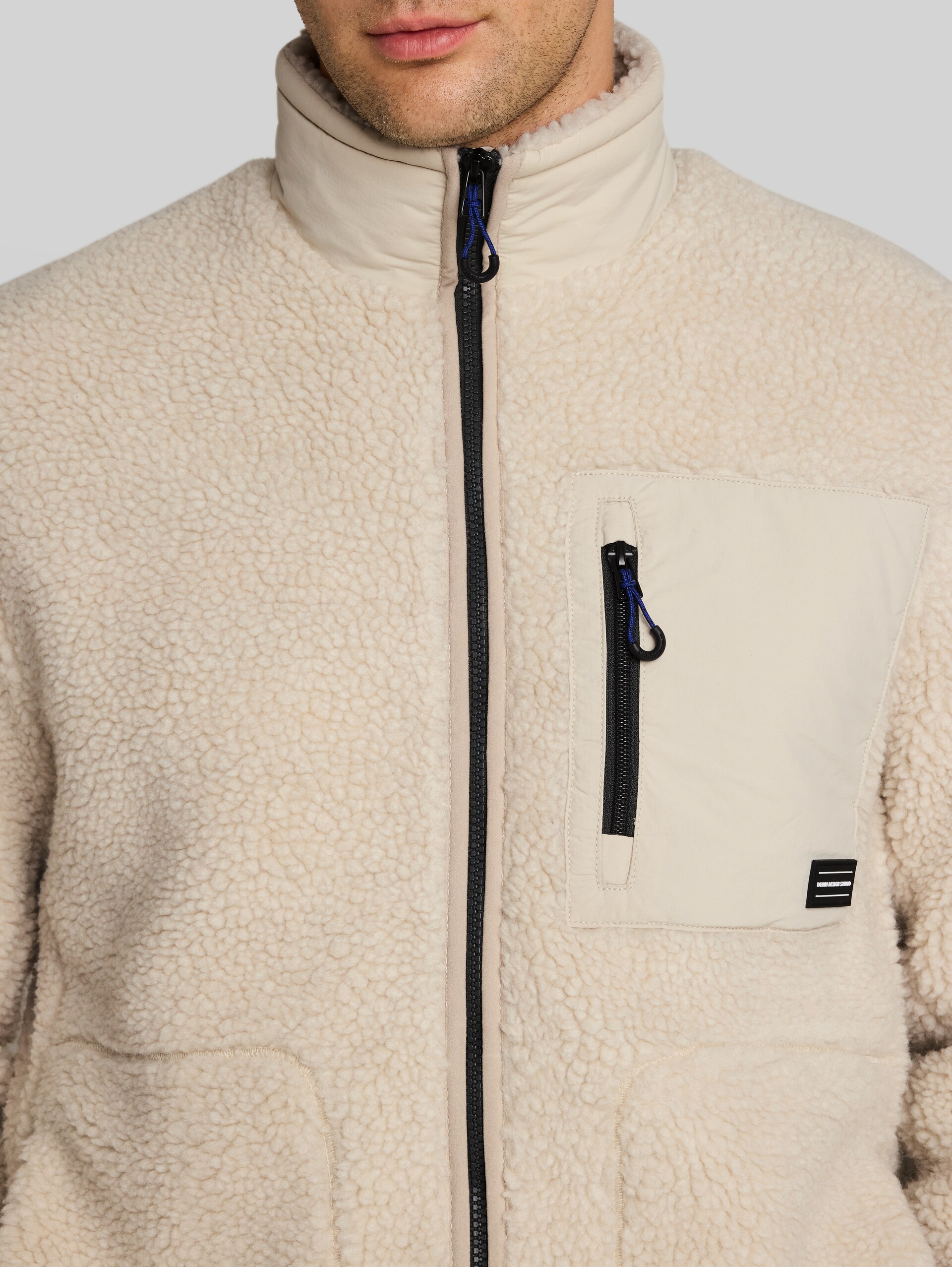 Teddyjas met relaxte pasvorm - Dusty Beige - Detailaanzicht model