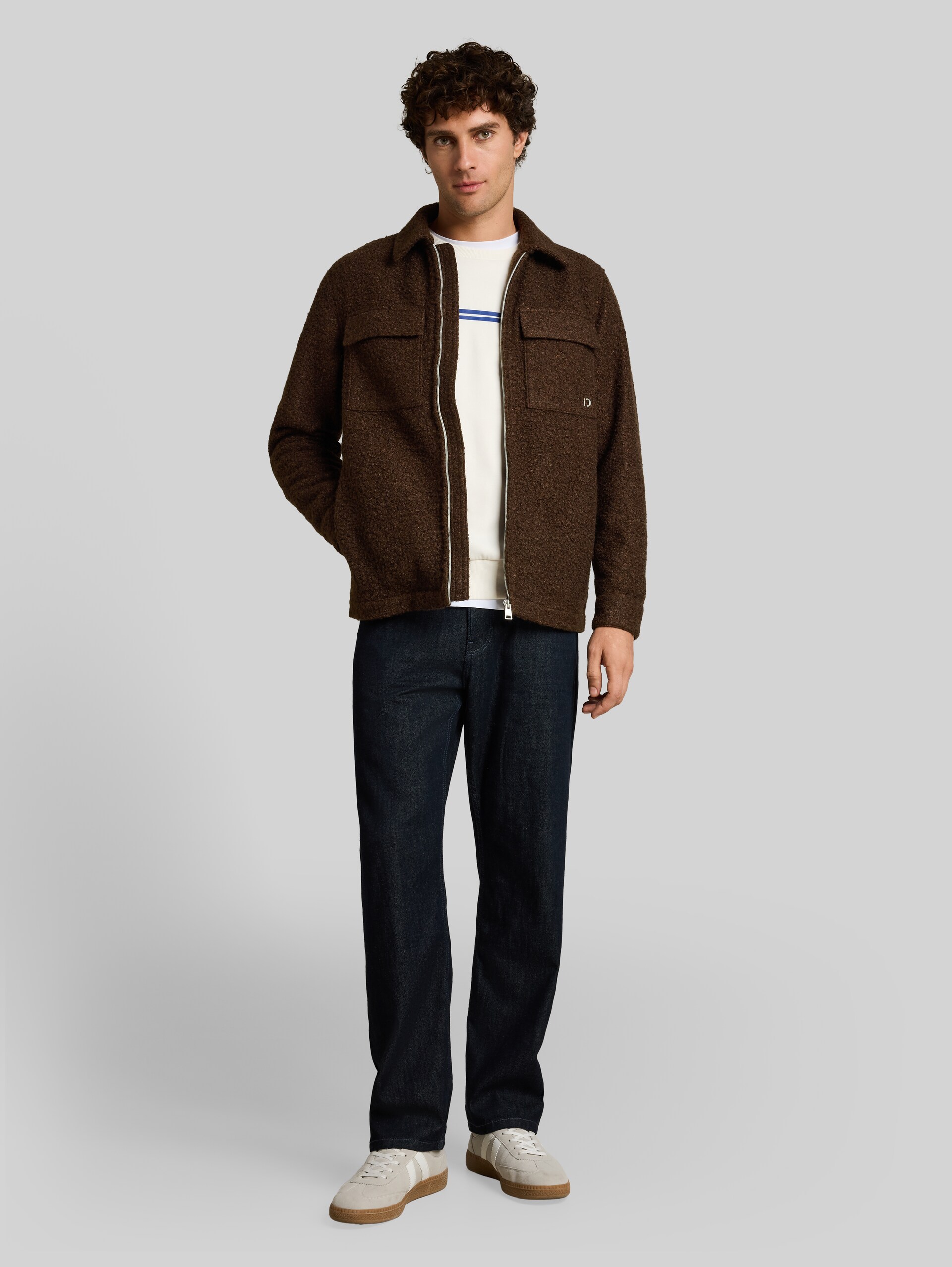 Bouclé Overshirt mit Reißverschluss - cool dark brown melange - seitliche Model-Ansicht