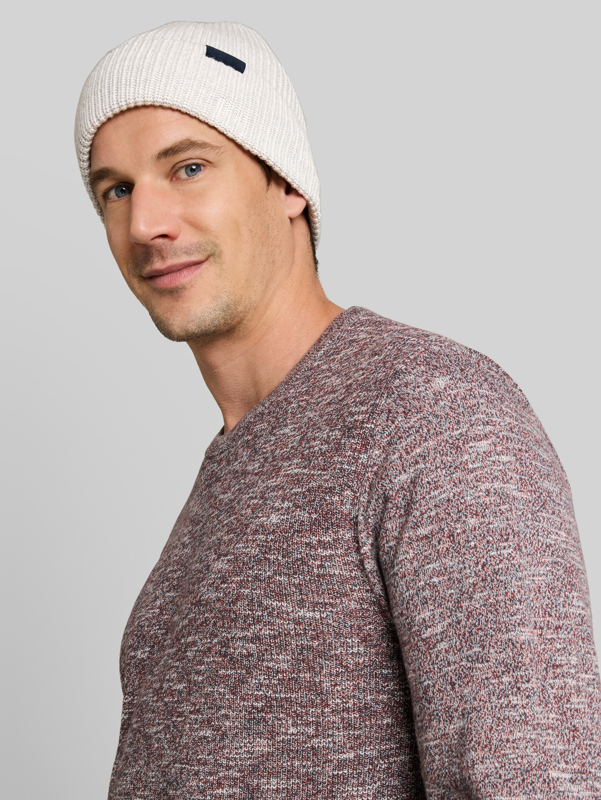 Bonnet avec étiquette logo - Light Soft Stone Melange - Découpe Vue de face du modèle