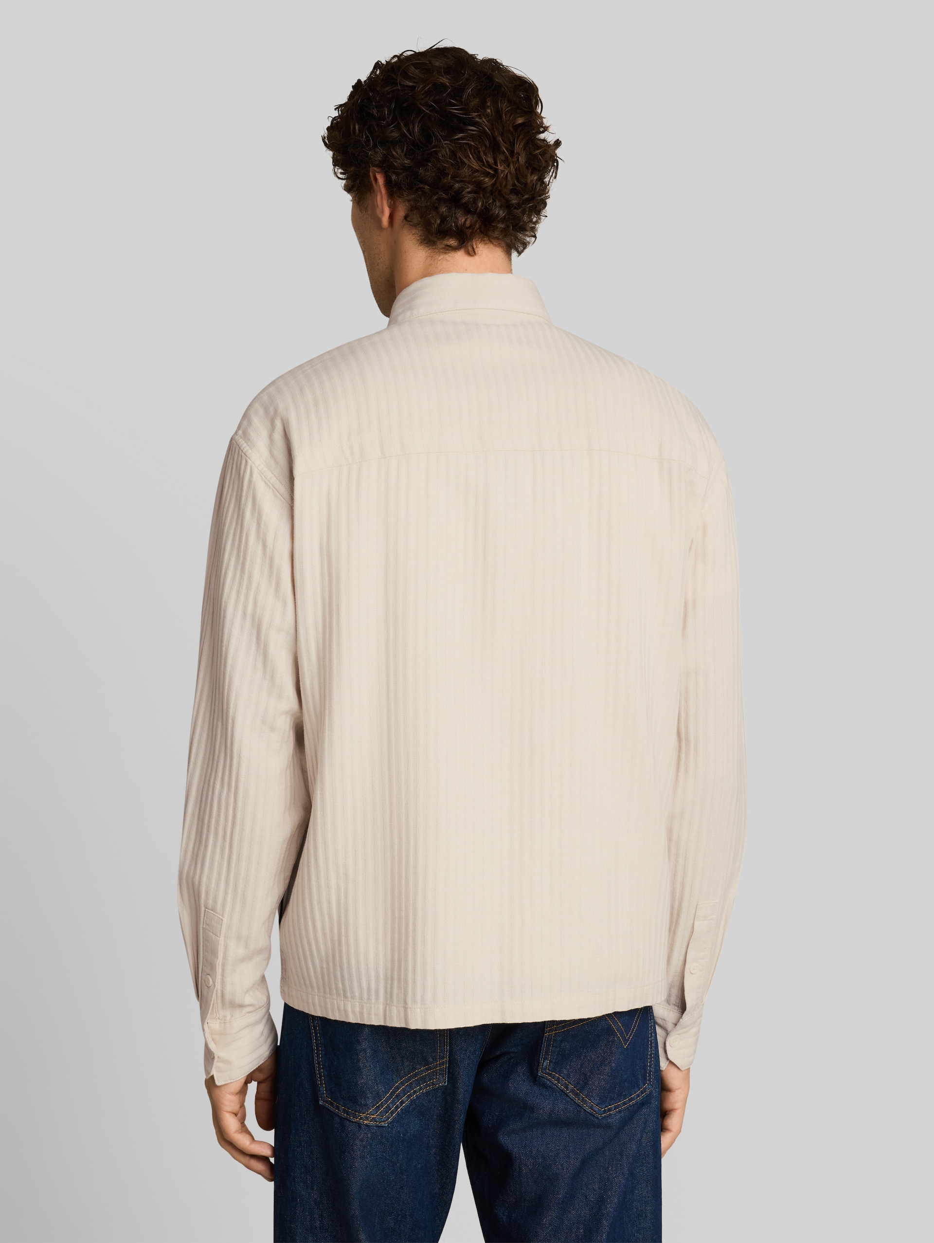 Katoenen overhemd met losse pasvorm - off white stripe structure - Neklijn model-achteraanzicht