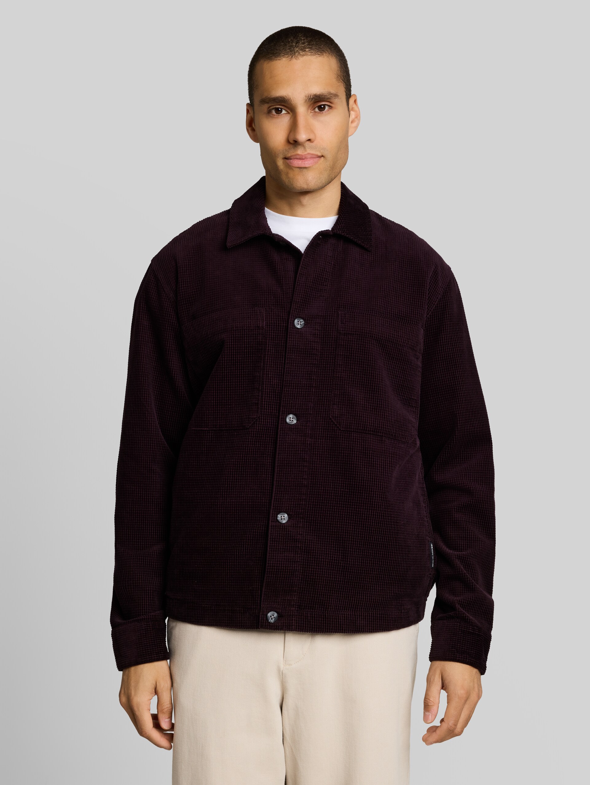 Cord Overshirt mit Taschen - dark plum - Ausschnitt Model-Vorderansicht