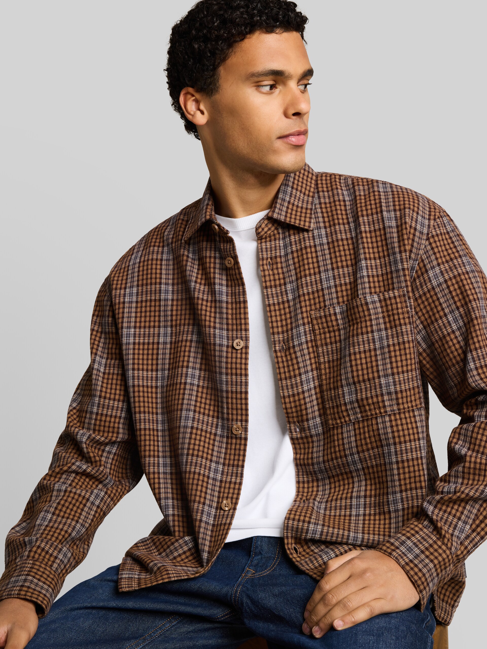 Loose Fit Hemd mit Karomuster - brown check - Detail-Model-Ansicht