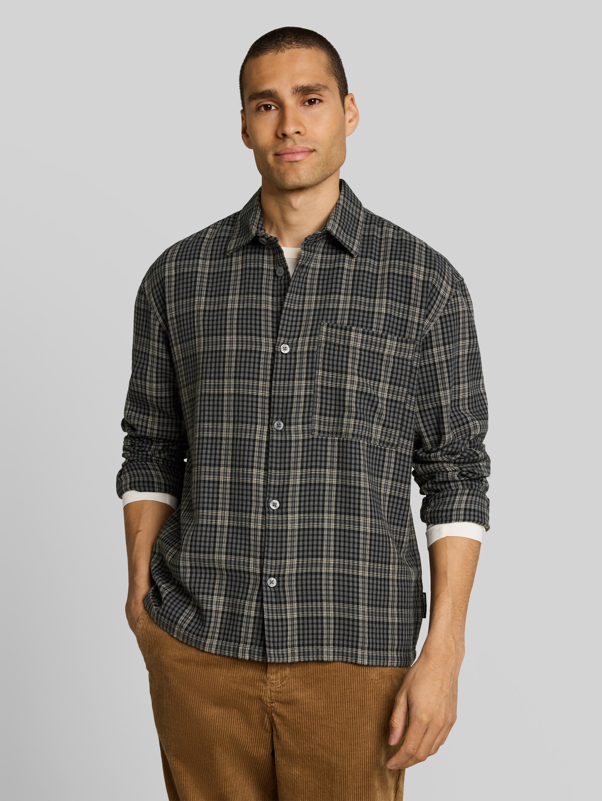 Loose Fit Hemd mit Karomuster - grey check - Ausschnitt Model-Vorderansicht