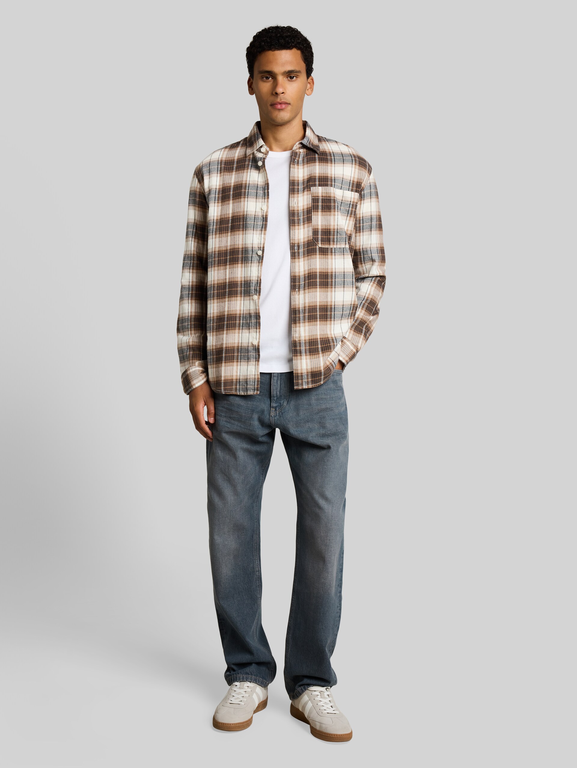 Chemise à carreaux coupe décontractée - off white brown check - Vue de face du modèle