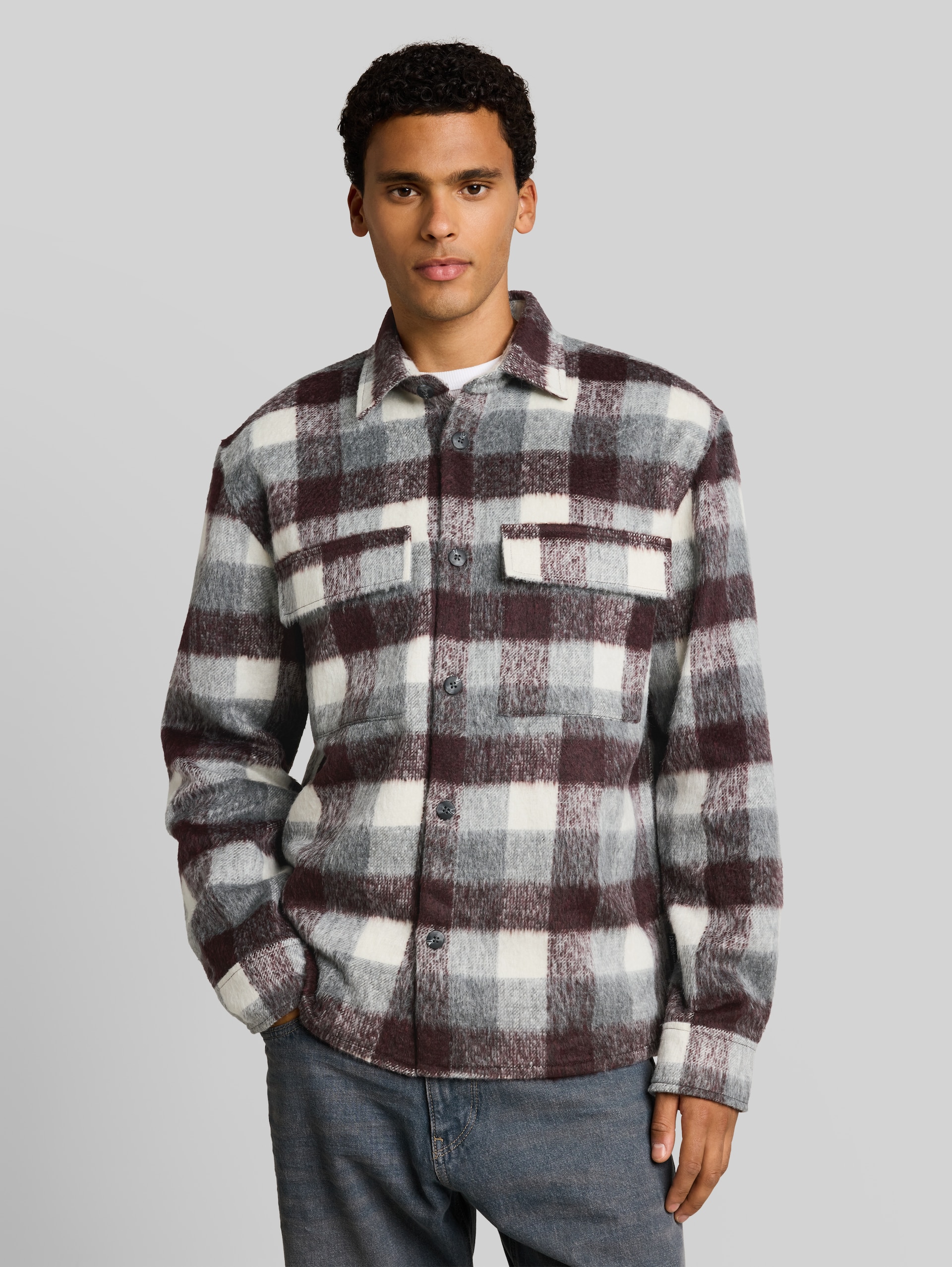 Overshirt mit Karomuster - brown grey check - Ausschnitt Model-Vorderansicht