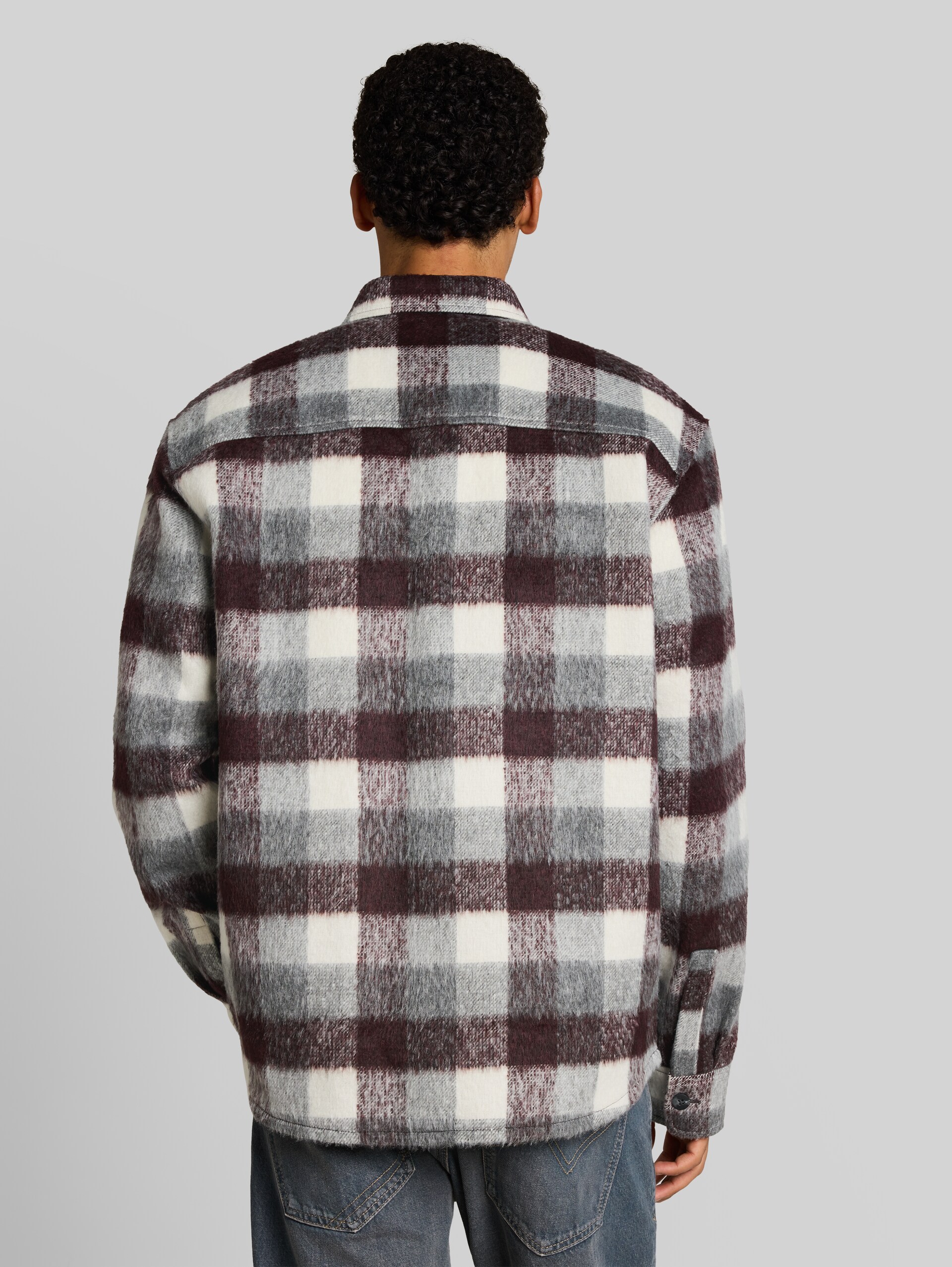 Overshirt mit Karomuster - brown grey check - Auschnitt Model-Rückansicht