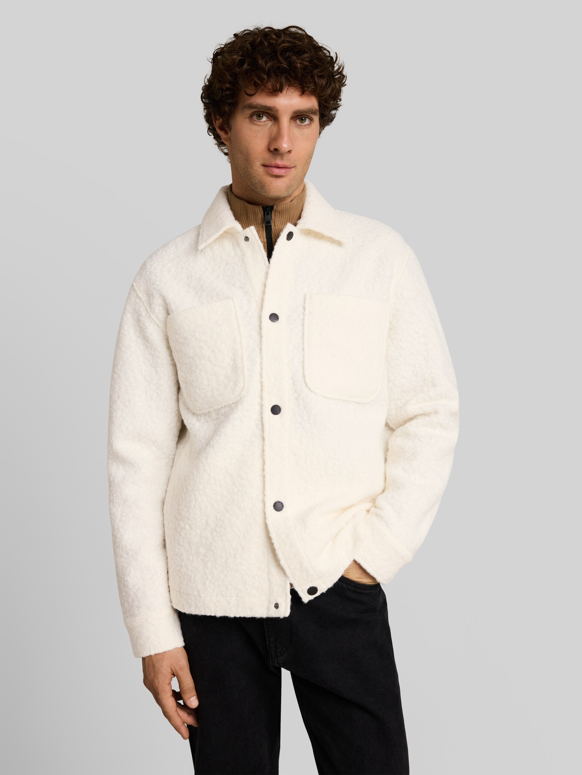 Overshirt in Woll-Optik - Gardenia White - Ausschnitt Model-Vorderansicht