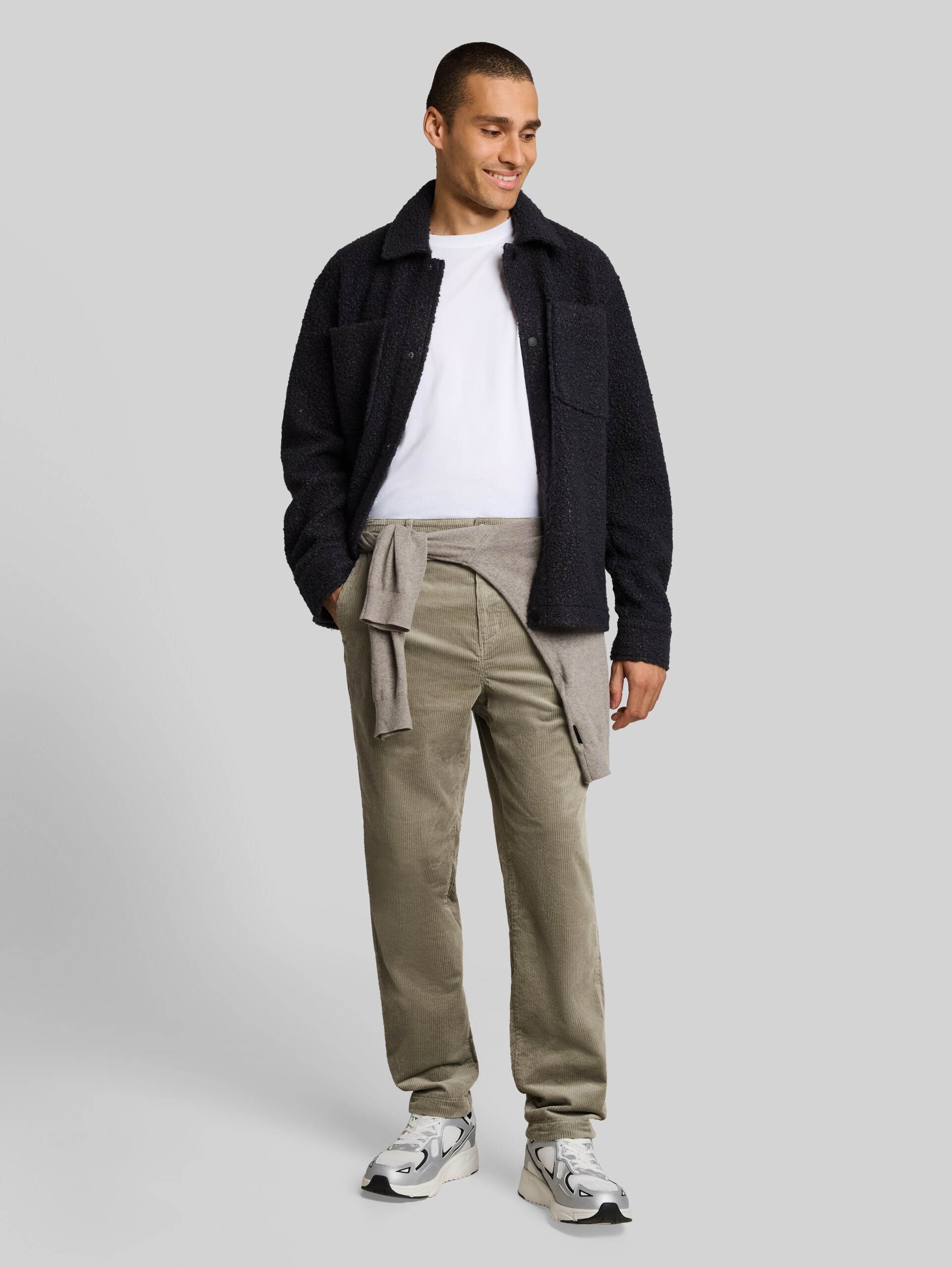 Trousers 1/1 - dark sage green - Vue de face du modèle