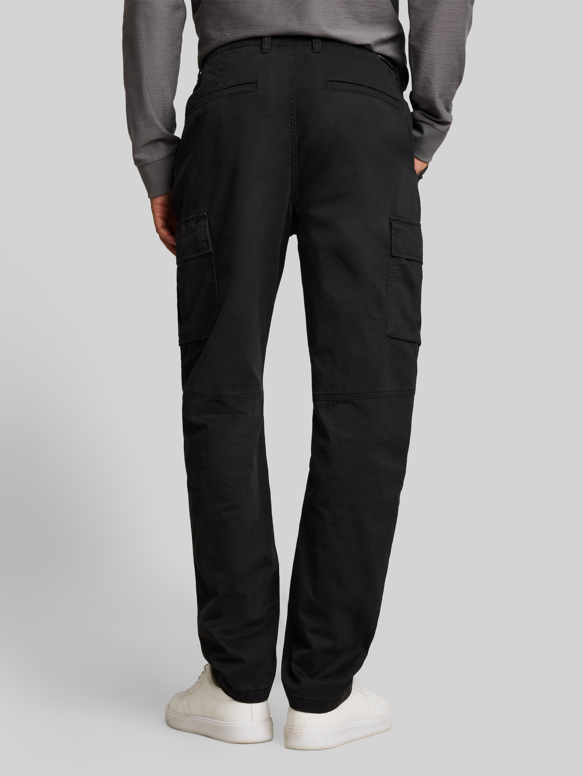 TTREGULAR Cargo Hose - Black - Auschnitt Model-Rückansicht