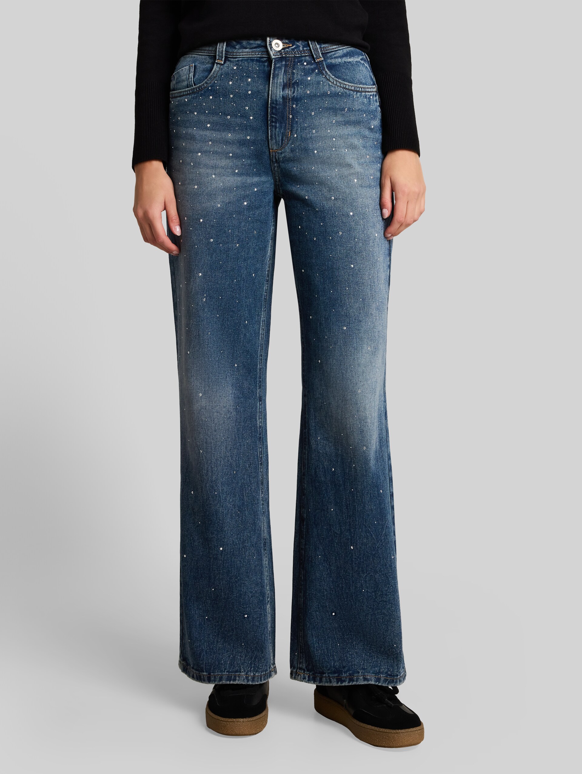 Jean TTMADINA WIDE orné de strass - vintage mid stone blue - Découpe Vue de face du modèle