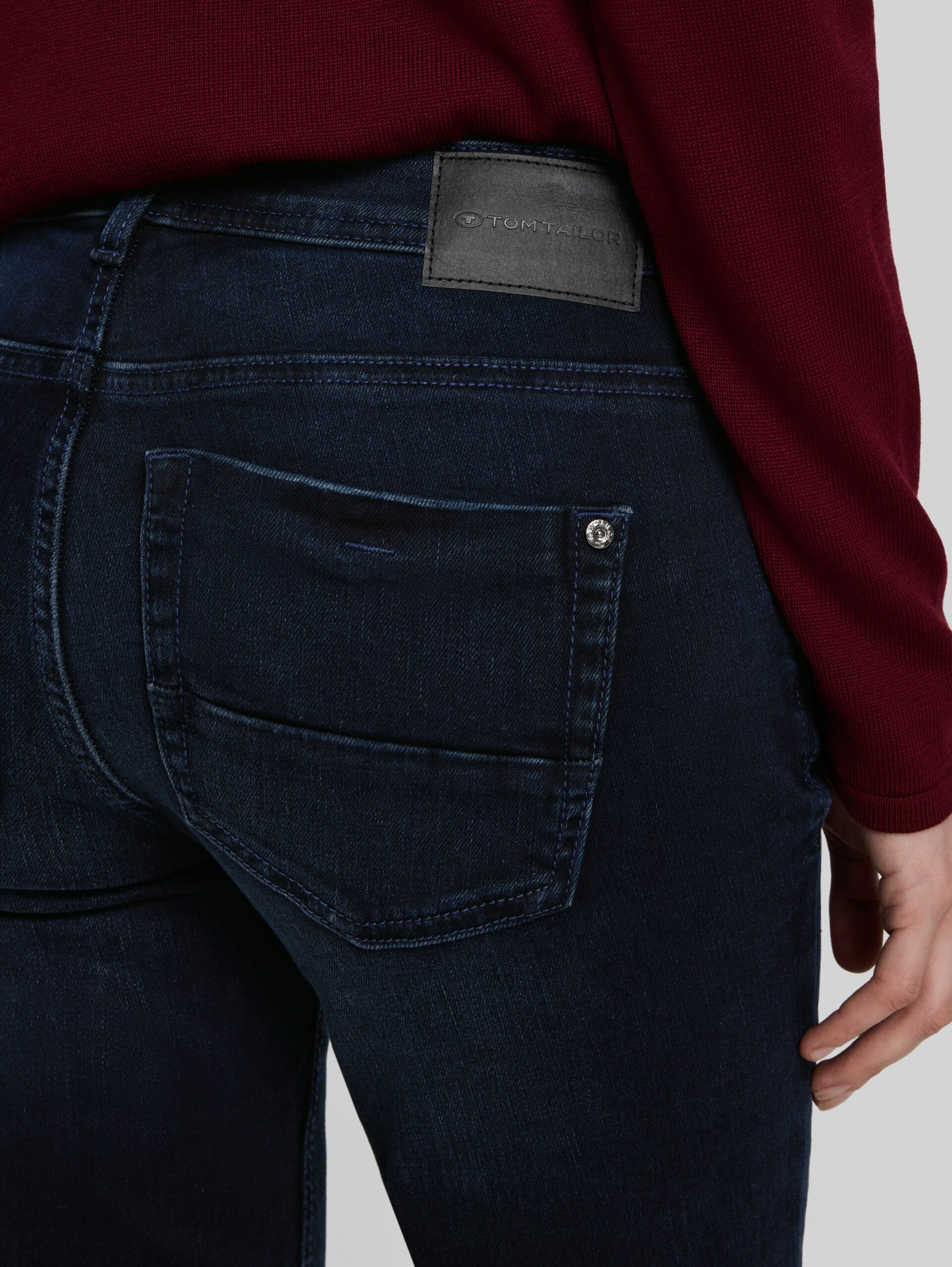 TTLIVA STRAIGHT Jeans mit Stretch - Black Blue Denim - Detail-Model-Ansicht