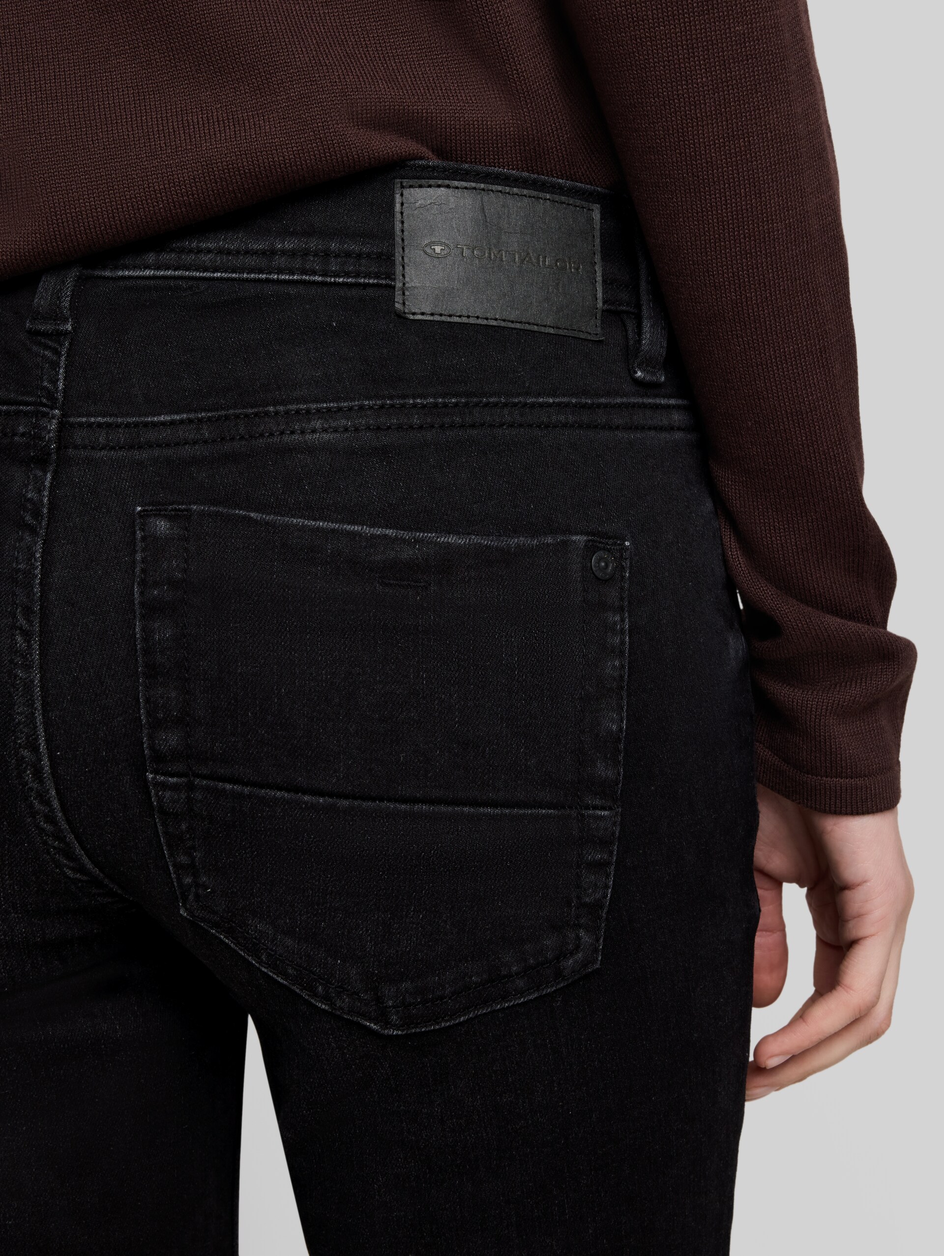 TTLIVA STRAIGHT Jeans mit Stretch - black black denim - Detail-Model-Ansicht