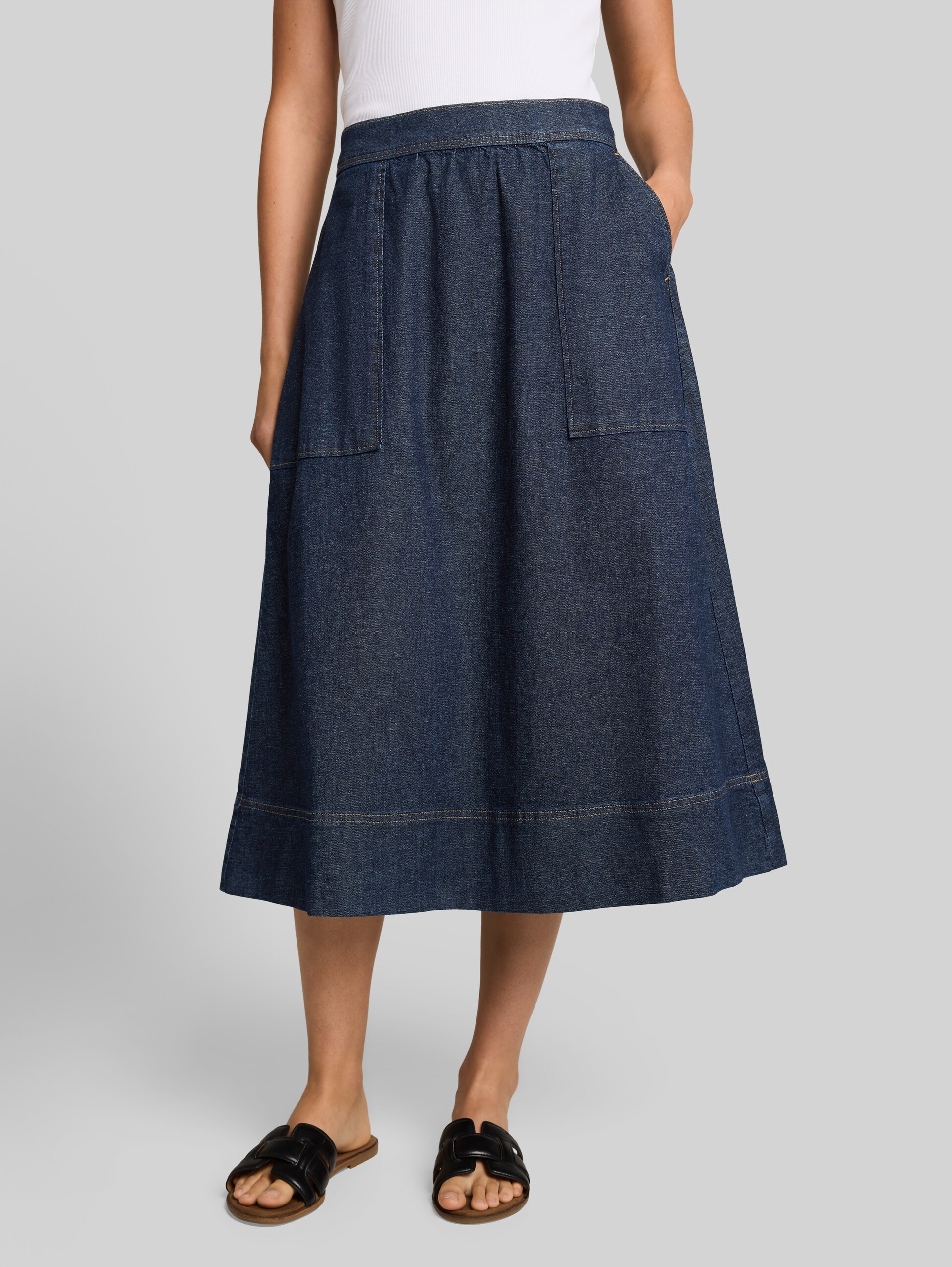 Midi-spijkerrok met zakken - Blue Rinse Denim - Nek model vooraanzicht