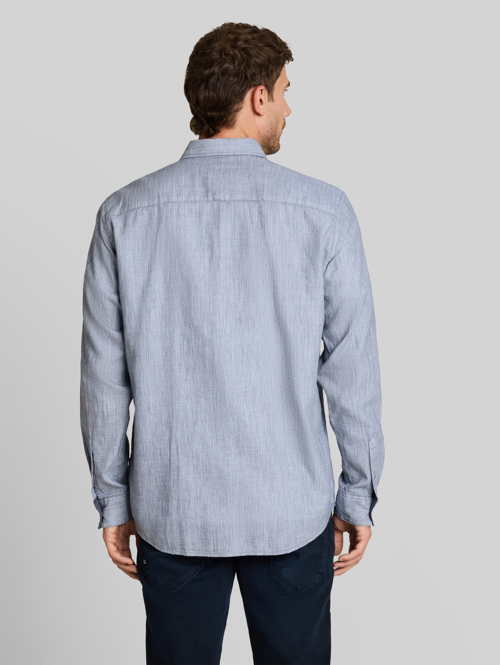 Chemise Regular Fit avec poche poitrine - white dark blue structure - Découpe Vue arrière du modèle