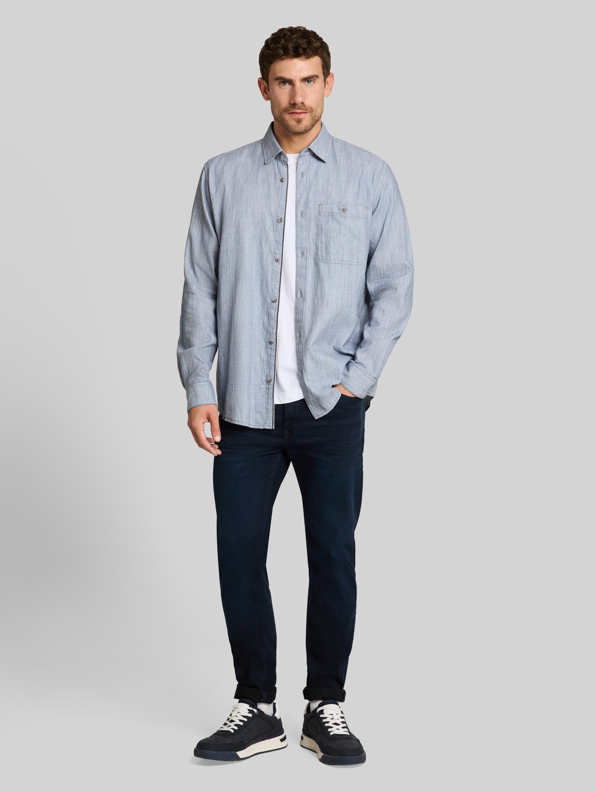 Chemise Regular Fit avec poche poitrine - white dark blue structure - Vue de face du modèle