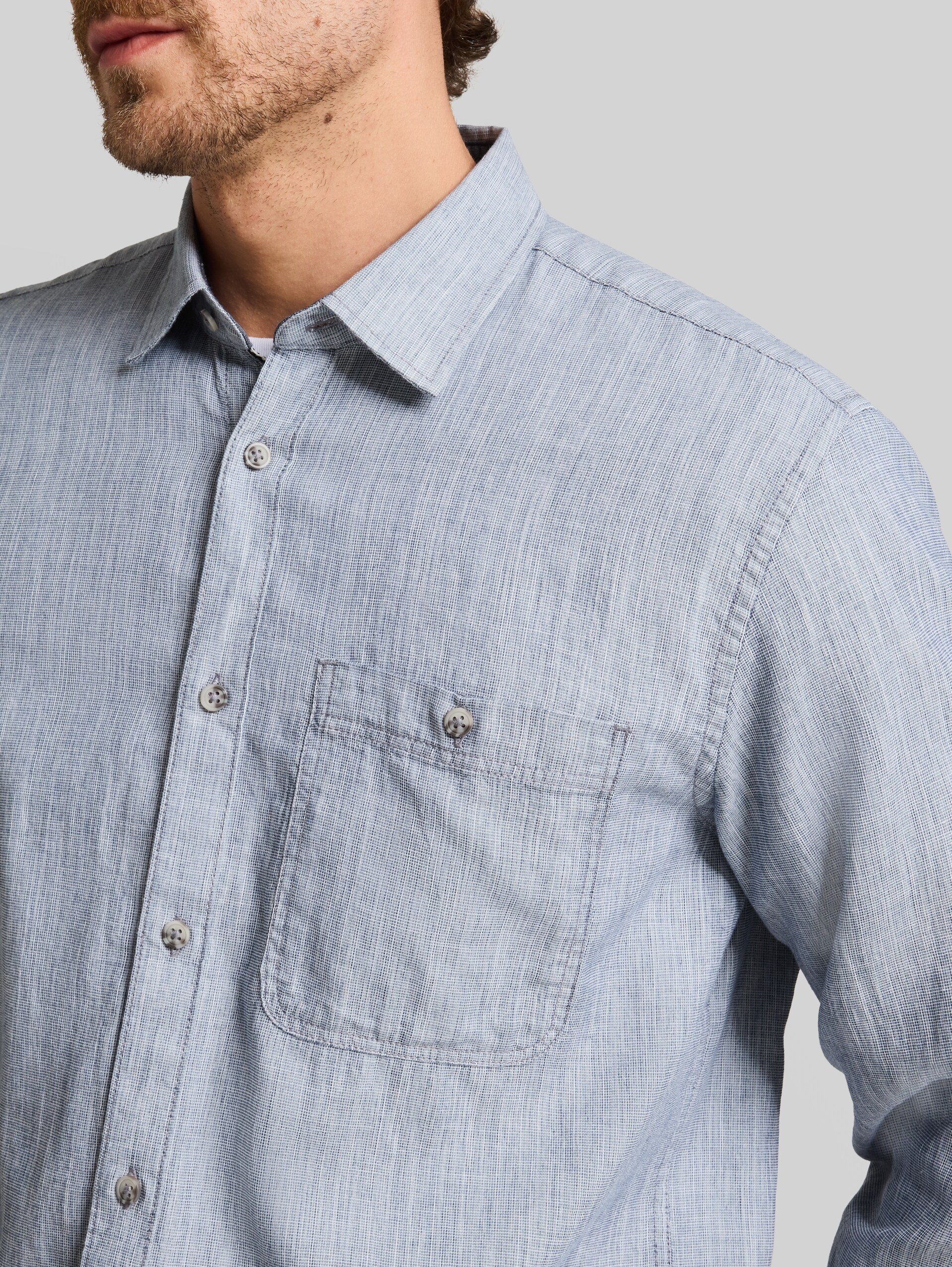 Chemise Regular Fit avec poche poitrine - white dark blue structure - Vue détaillée du modèle
