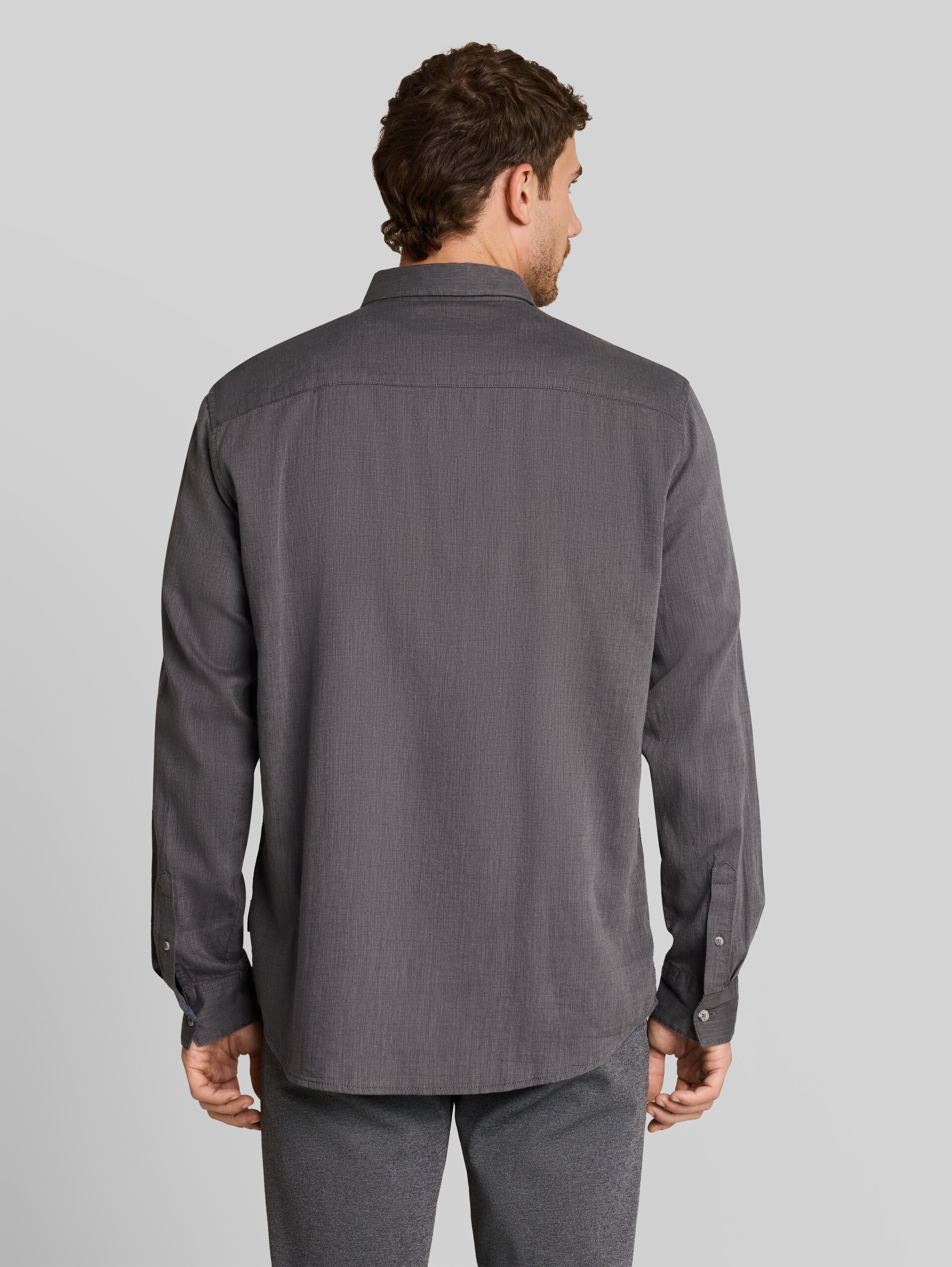 Chemise Regular Fit avec poche poitrine - tarmac grey structure - Découpe Vue arrière du modèle