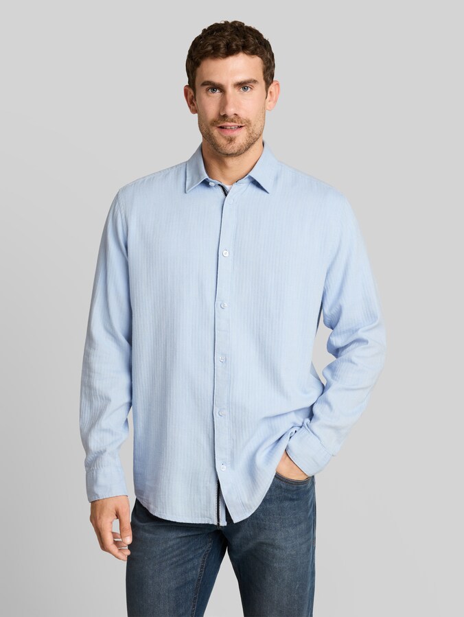 Chemise en coton à coupe classique par Men, pale blue herringbone