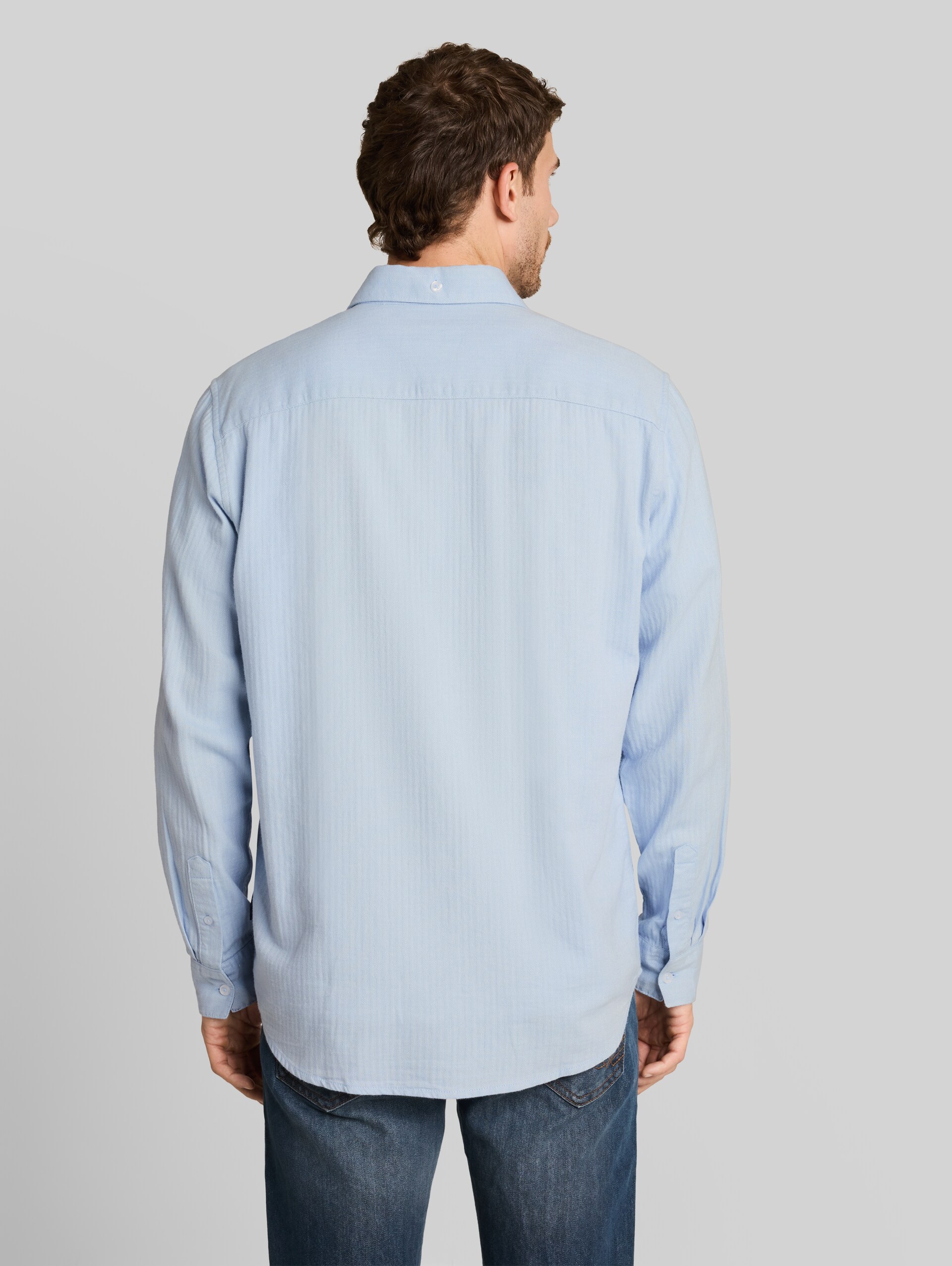 Chemise en coton à coupe classique - pale blue herringbone - Découpe Vue arrière du modèle