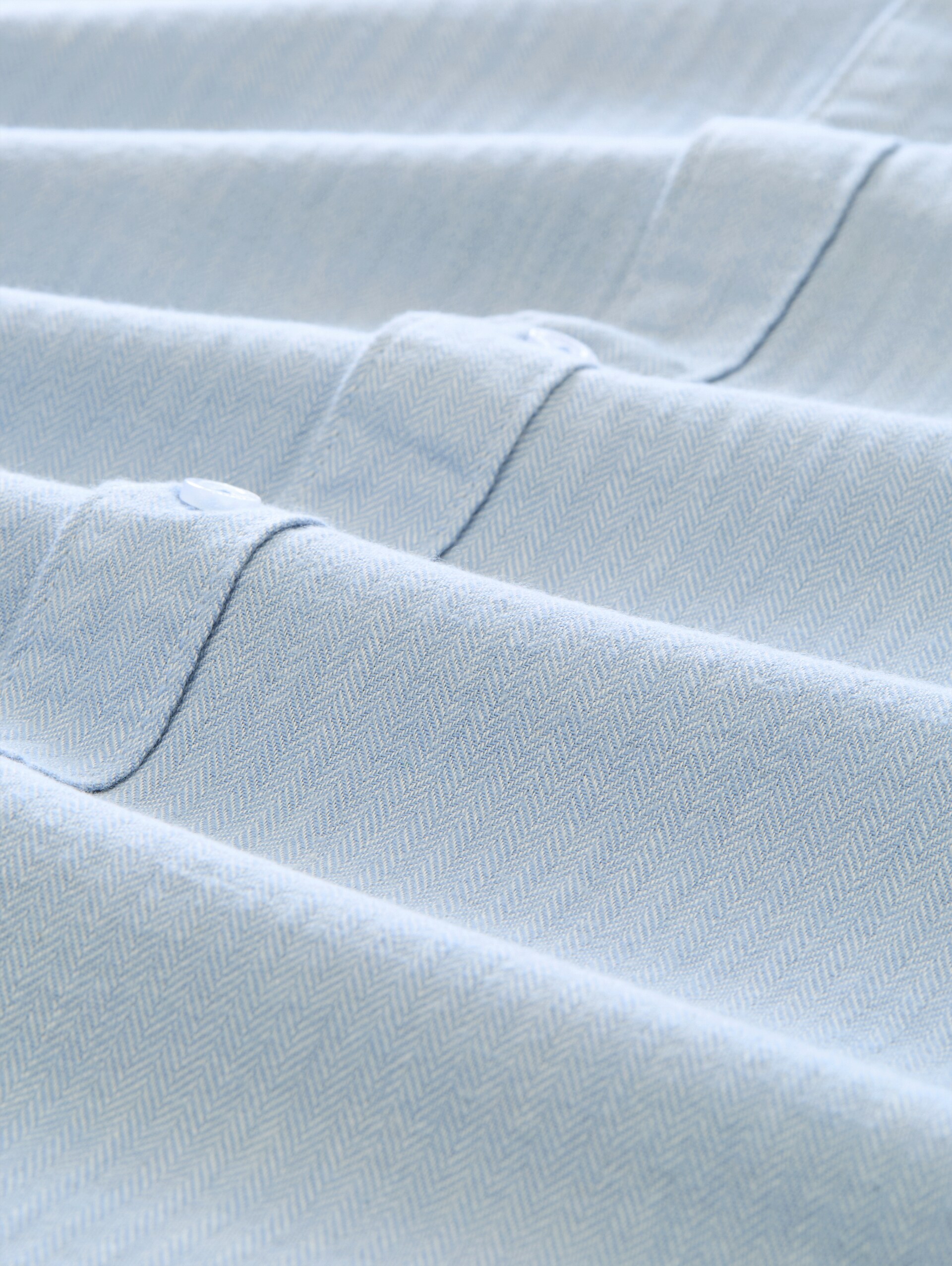 Chemise en coton à coupe classique - pale blue herringbone - Vue de la matière