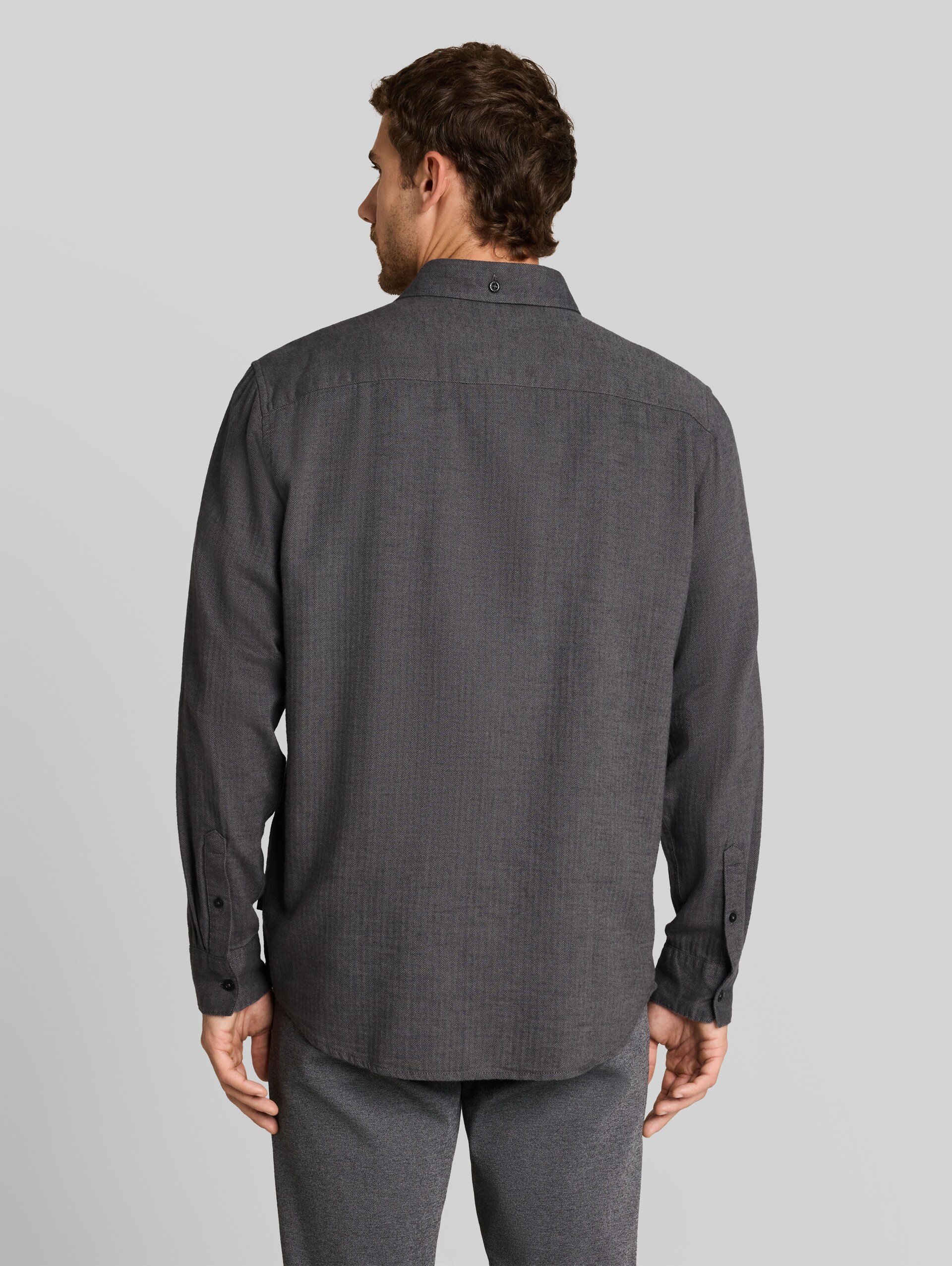 Chemise en coton à coupe classique - tarmac grey herringbone - Découpe Vue arrière du modèle