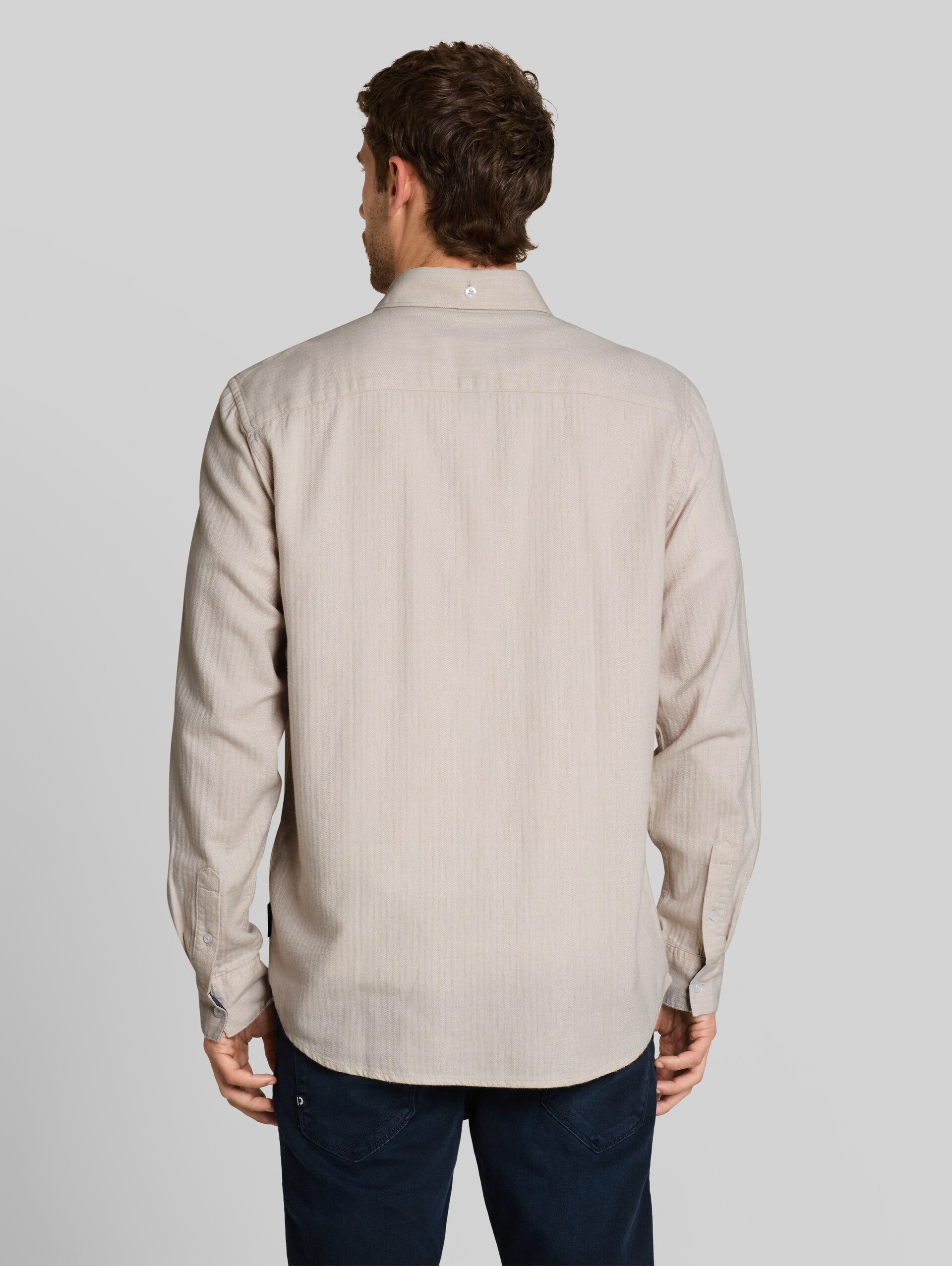 Chemise en coton à coupe classique - off white herringbone - Découpe Vue arrière du modèle