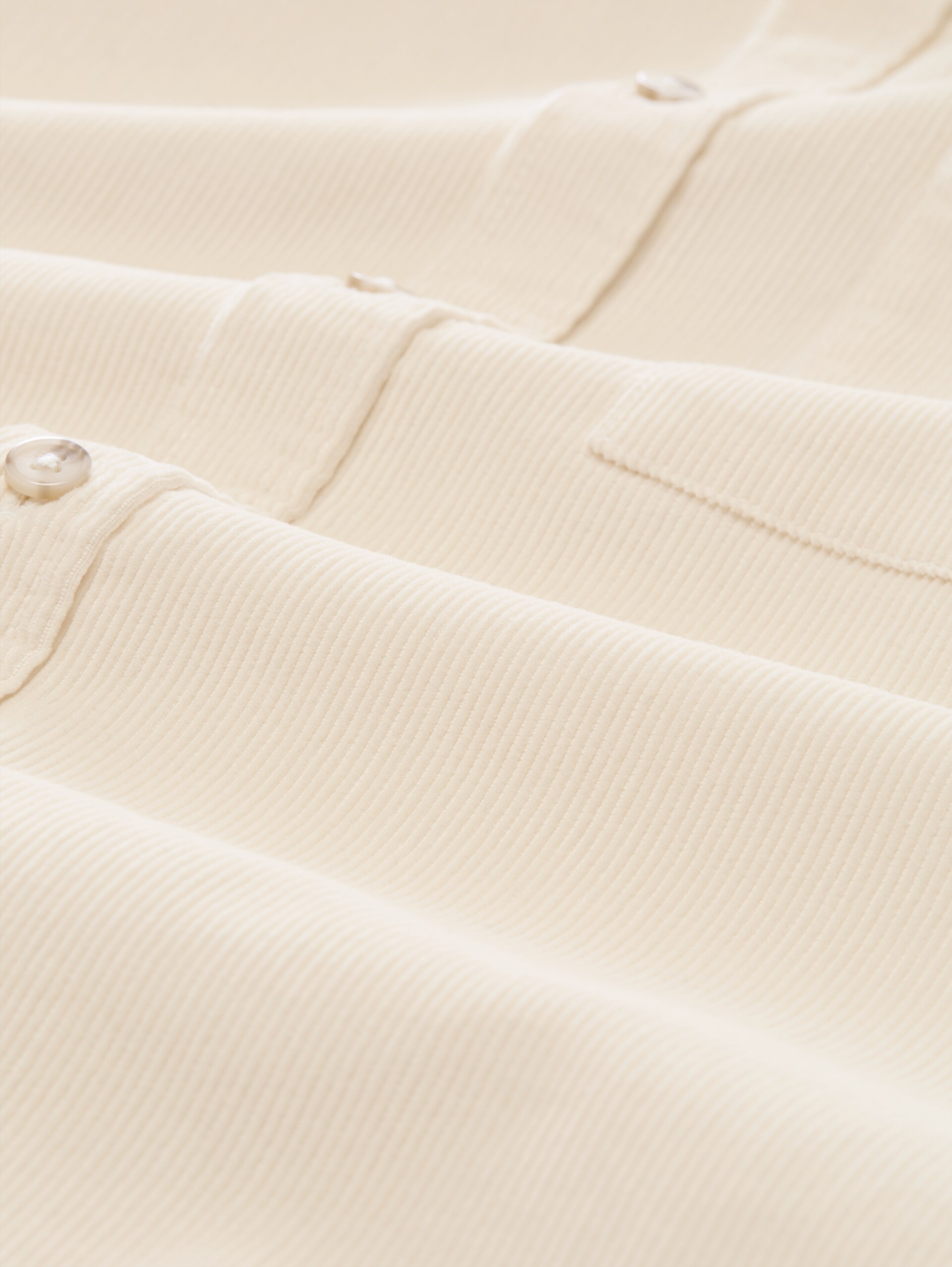 Chemise en velours côtelé coupe classique avec poche poitrine - Gardenia White - Vue de la matière