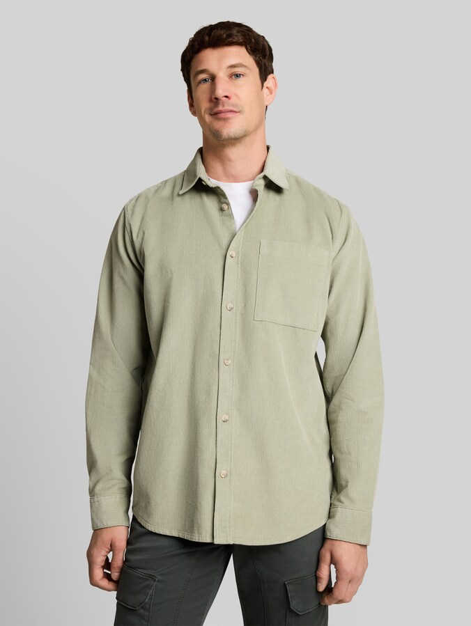 Chemise en velours côtelé coupe classique avec poche poitrine par Men, iron mint