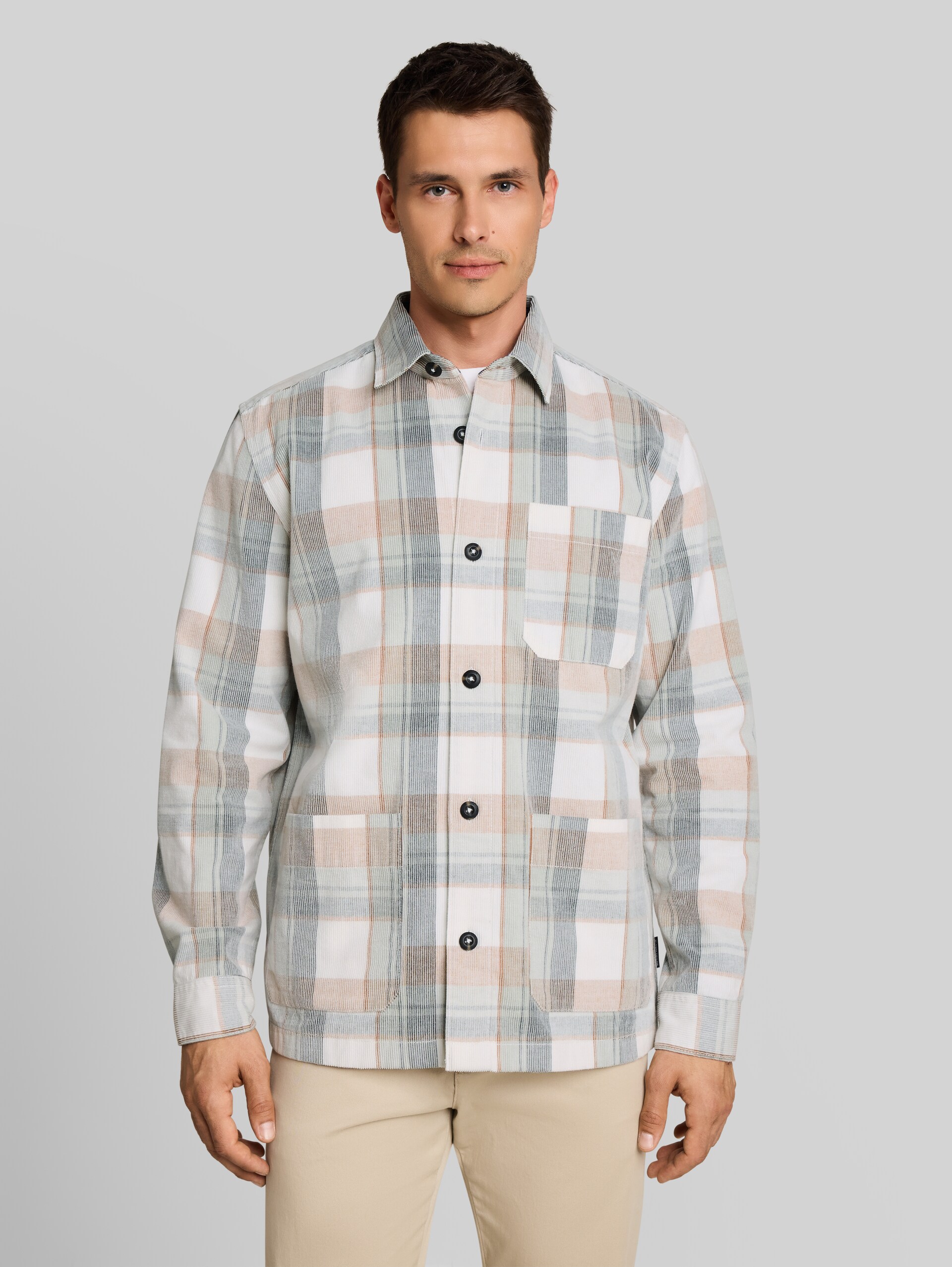 Cord Overshirt mit Karomuster - off white mint check - Ausschnitt Model-Vorderansicht