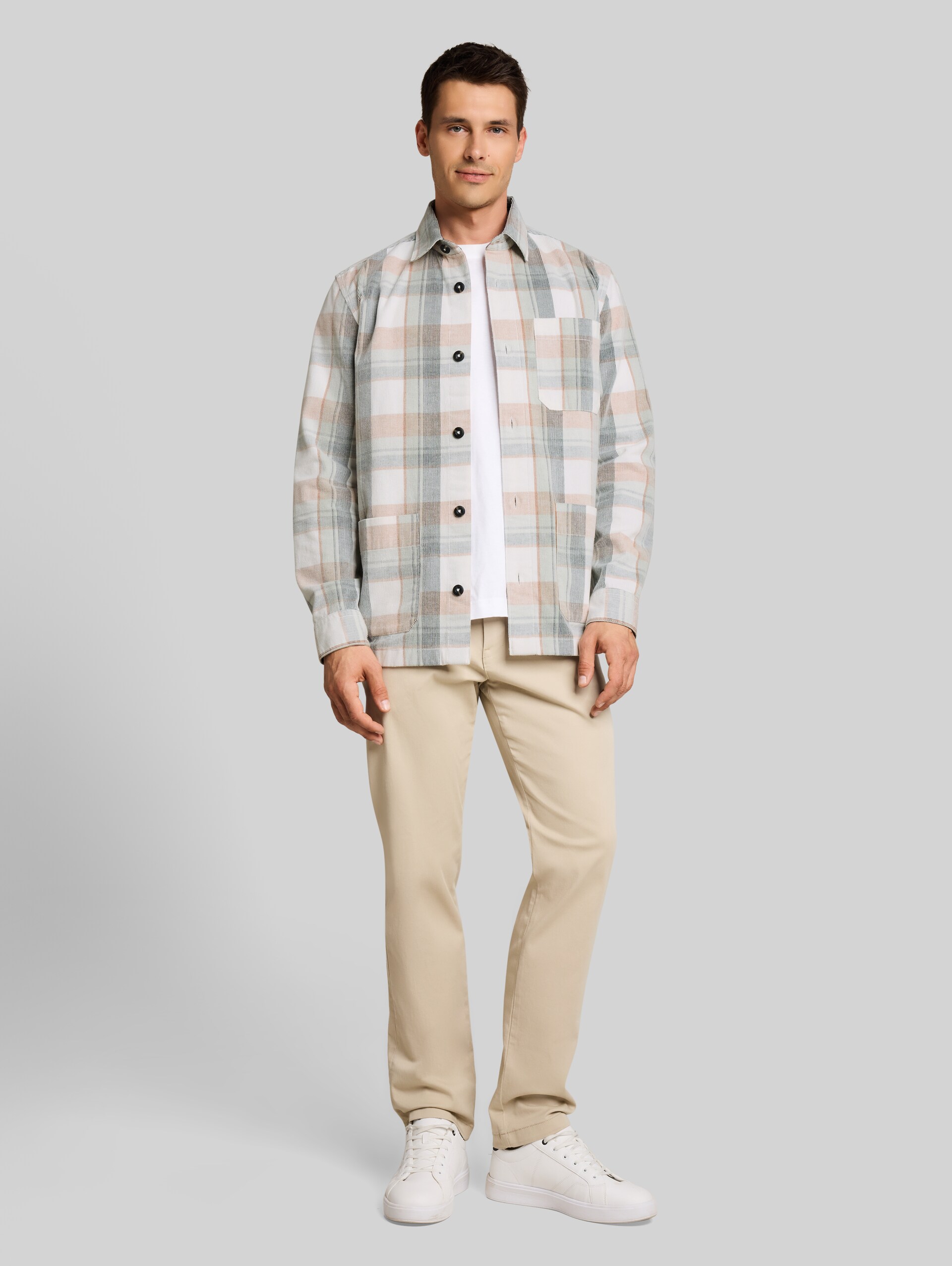Cord Overshirt mit Karomuster - off white mint check - Model-Vorderansicht