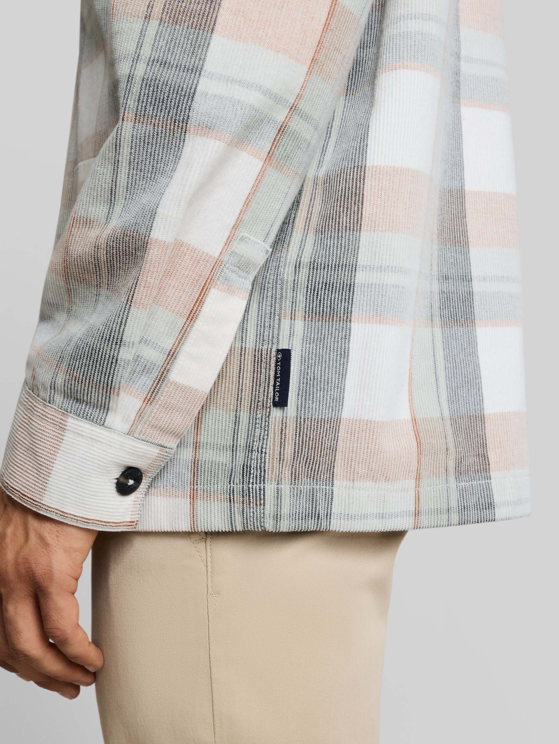 Cord Overshirt mit Karomuster - off white mint check - Detail-Model-Ansicht