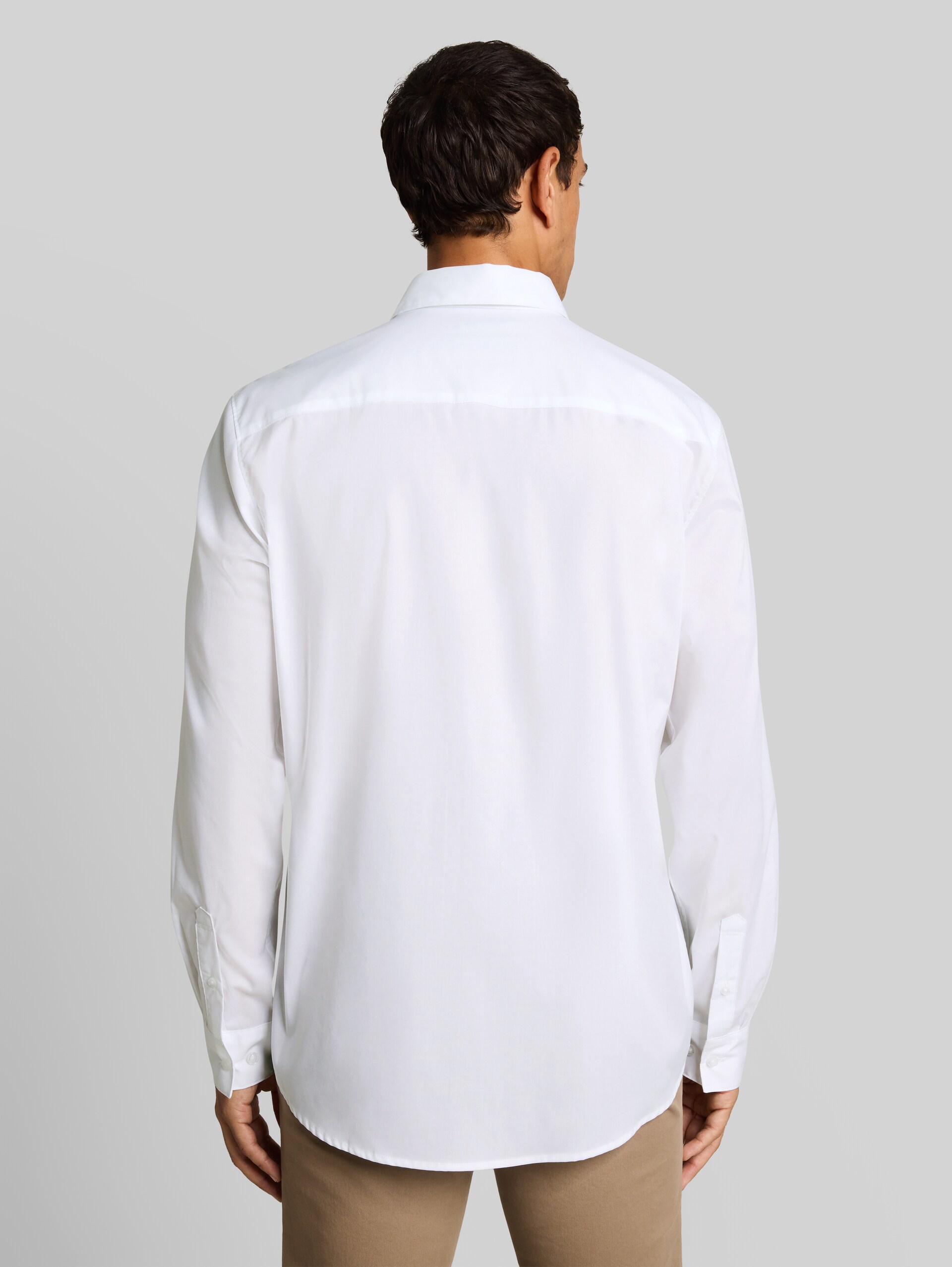 Regular Fit Hemd mit Stretch - White - Auschnitt Model-Rückansicht