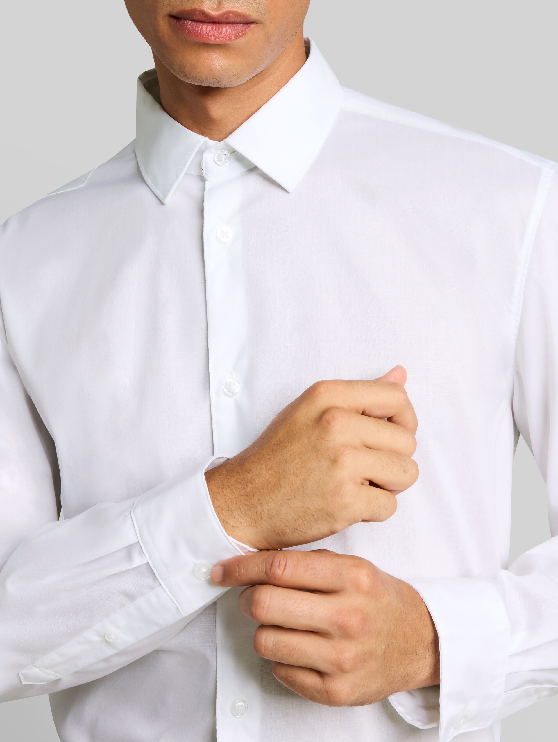 Regular Fit Hemd mit Stretch - White - Detail-Model-Ansicht