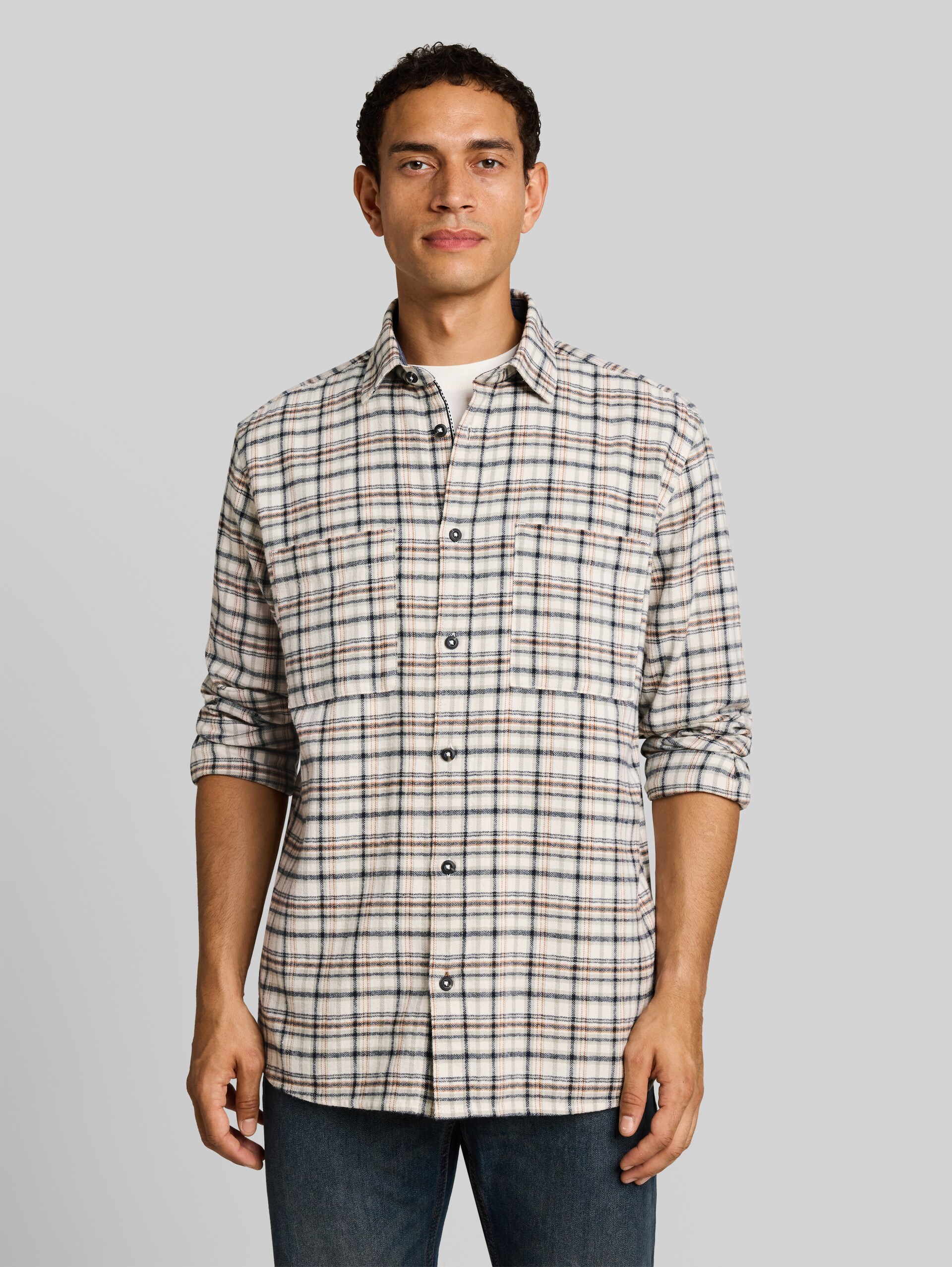 Comfort Fit Flanell-Hemd mit Karomuster - white based mint check - Ausschnitt Model-Vorderansicht