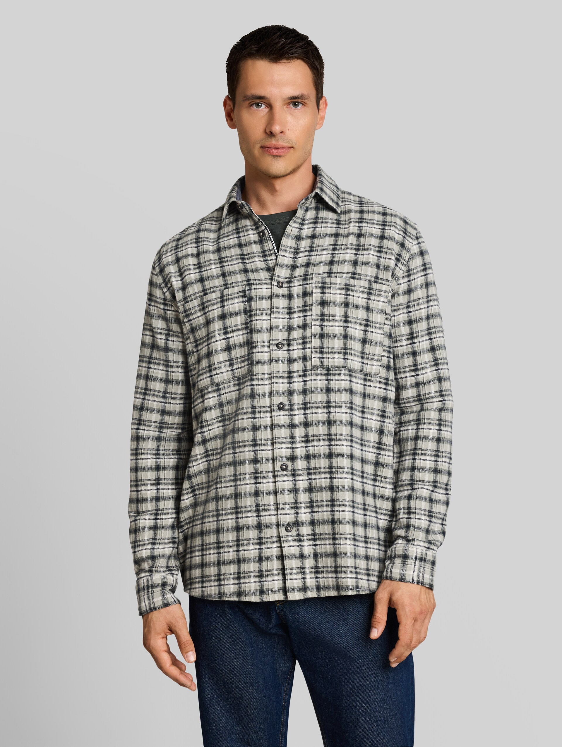 Comfort Fit Flanell-Hemd mit Karomuster - mint based white blue check - Ausschnitt Model-Vorderansicht