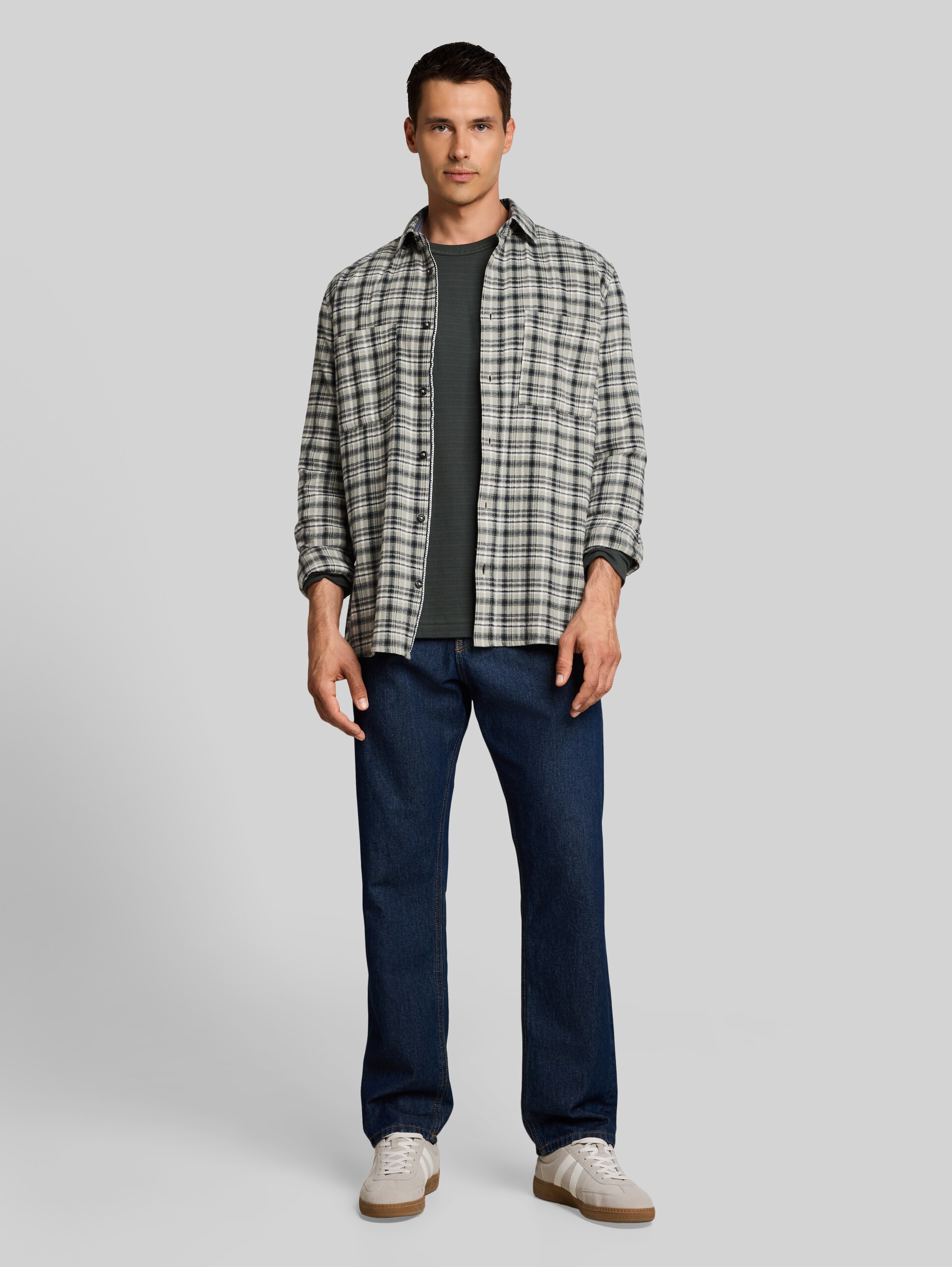 Comfort Fit Flanell-Hemd mit Karomuster - mint based white blue check - Model-Vorderansicht