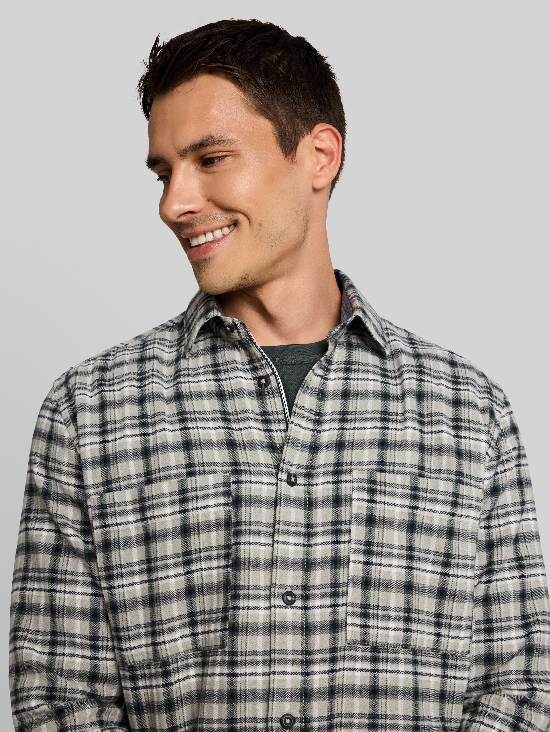 Comfort Fit Flanell-Hemd mit Karomuster - mint based white blue check - Detail-Model-Ansicht