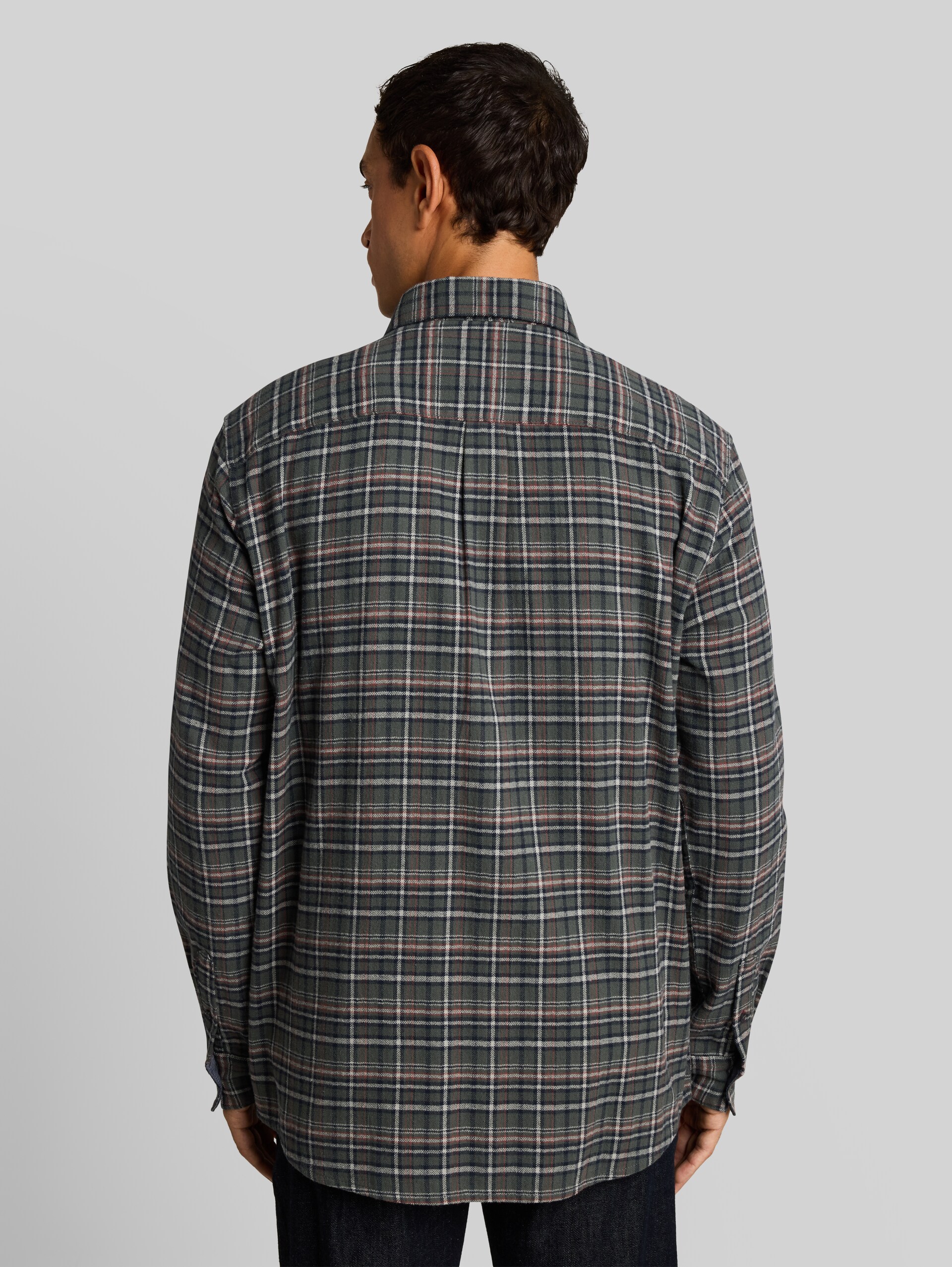 Comfort Fit Flanell-Hemd mit Karomuster - green based blue mint check - Auschnitt Model-Rückansicht