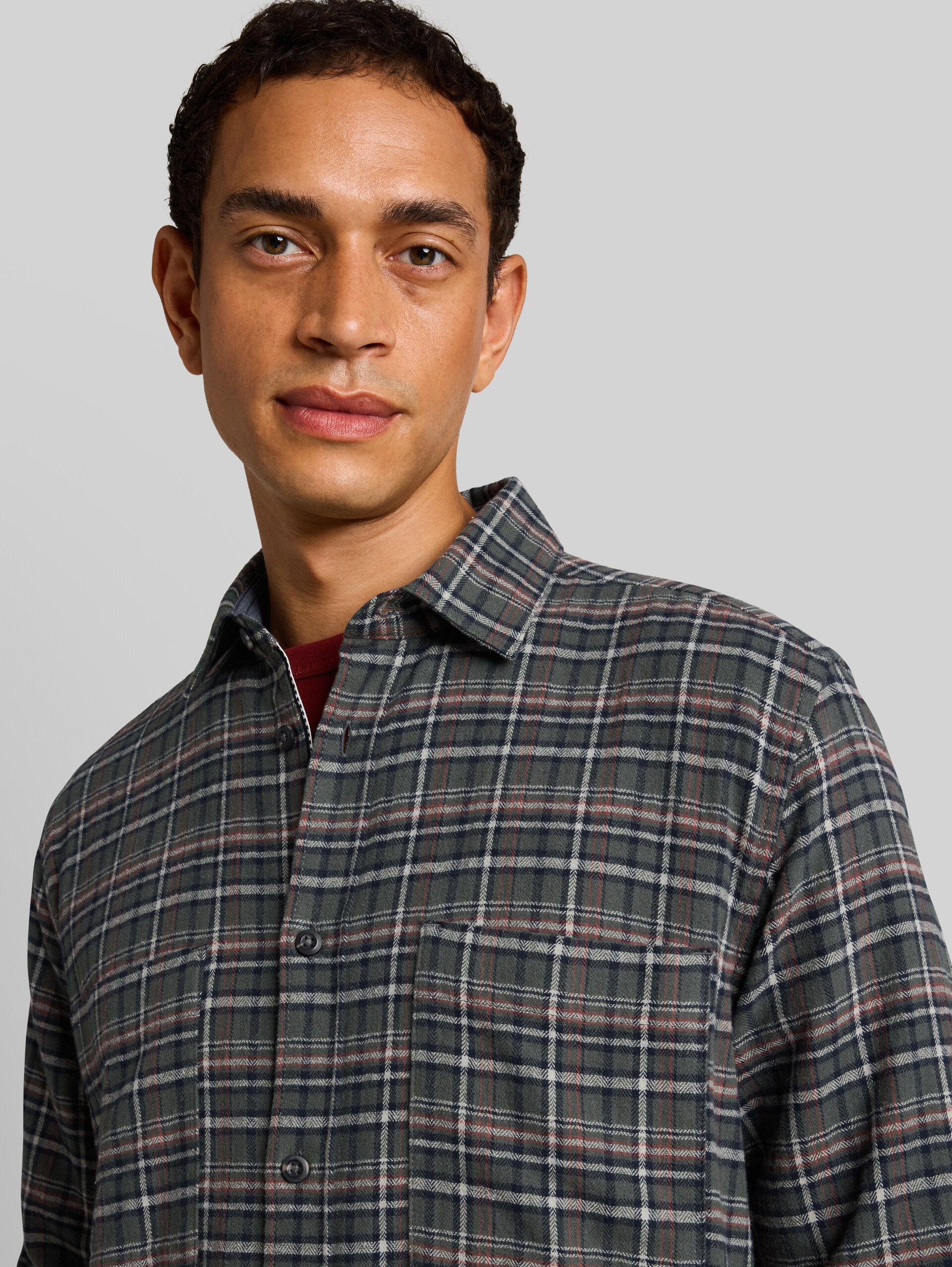 Comfort Fit Flanell-Hemd mit Karomuster - green based blue mint check - Detail-Model-Ansicht