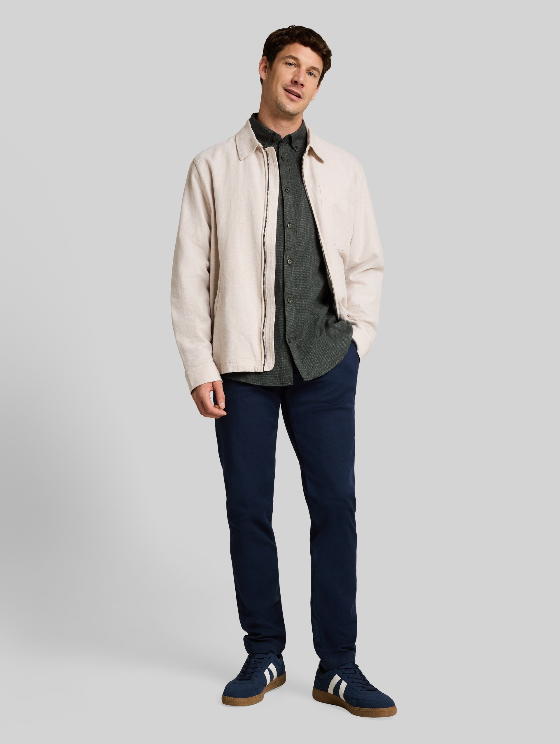 Chemise Regular Fit en coton - green based structure - Vue de face du modèle
