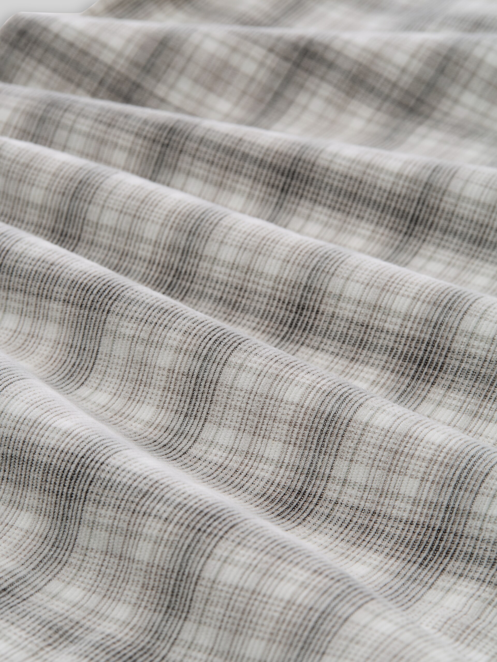 Regular Fit Cordhemd mit Karomuster - white based taupe check - Material-Ansicht