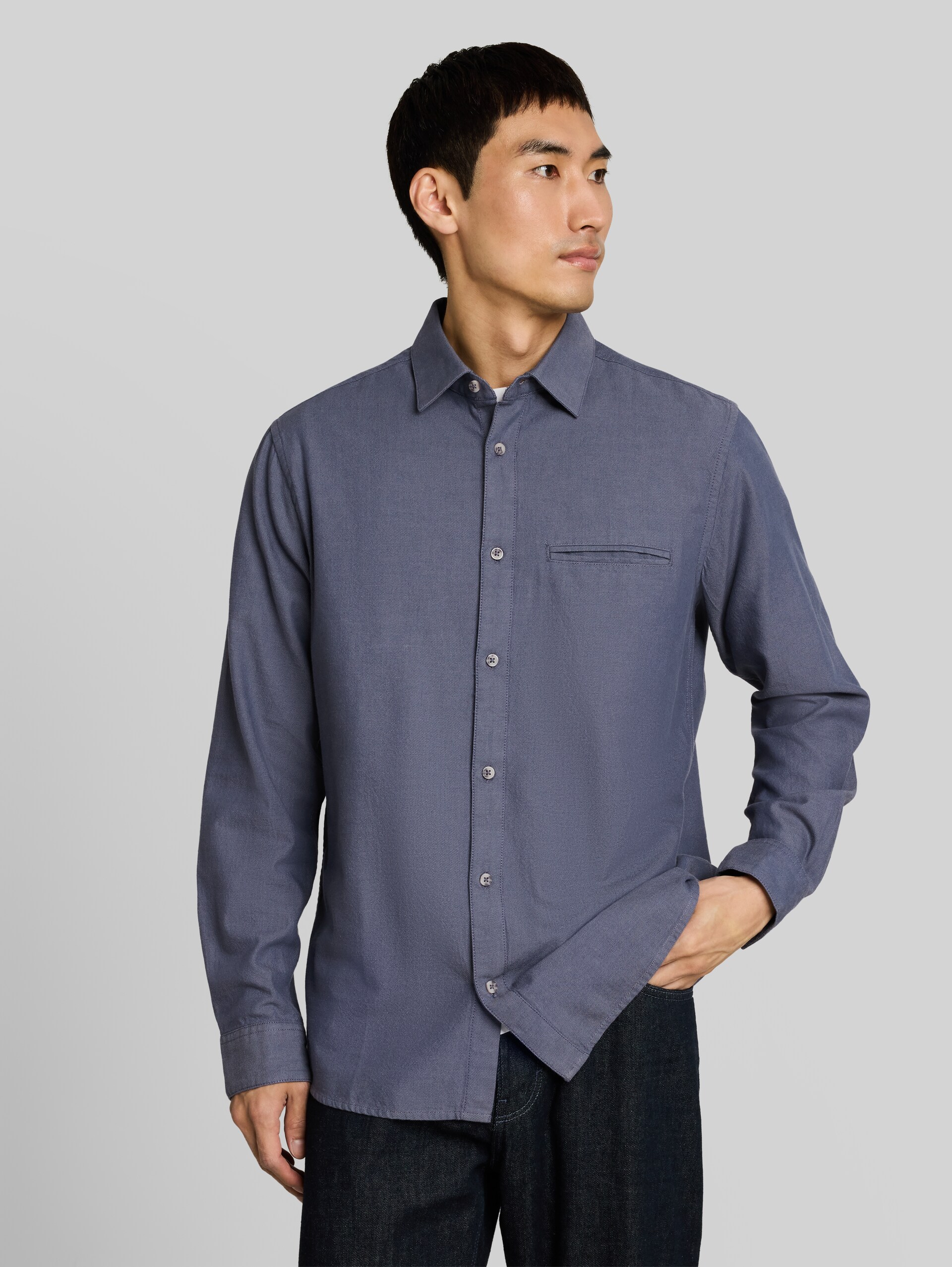 Regular Fit Twill Hemd aus Baumwolle - blue twill structure - Ausschnitt Model-Vorderansicht
