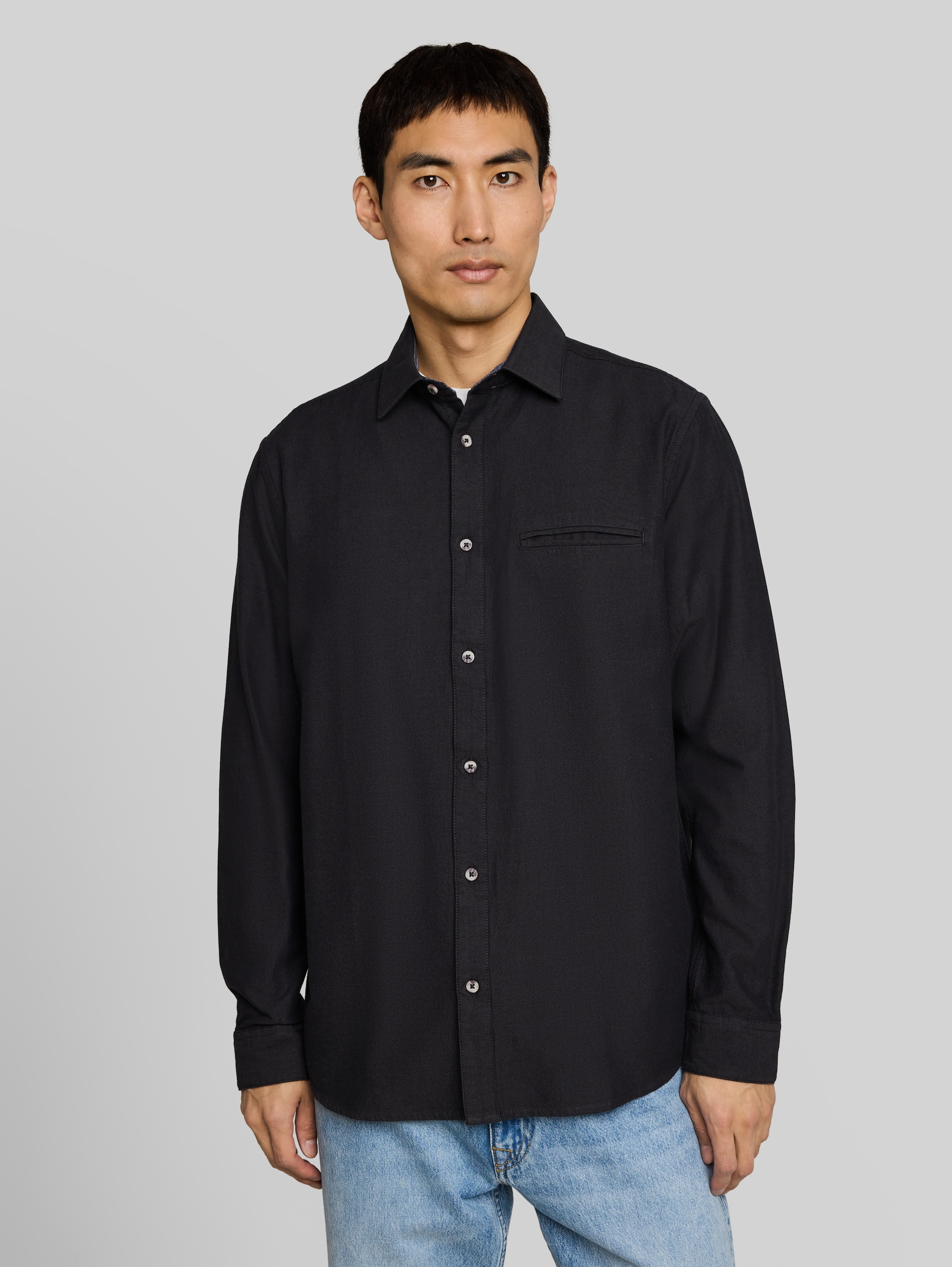 Regular Fit Twill Hemd aus Baumwolle - black twill structure - Ausschnitt Model-Vorderansicht