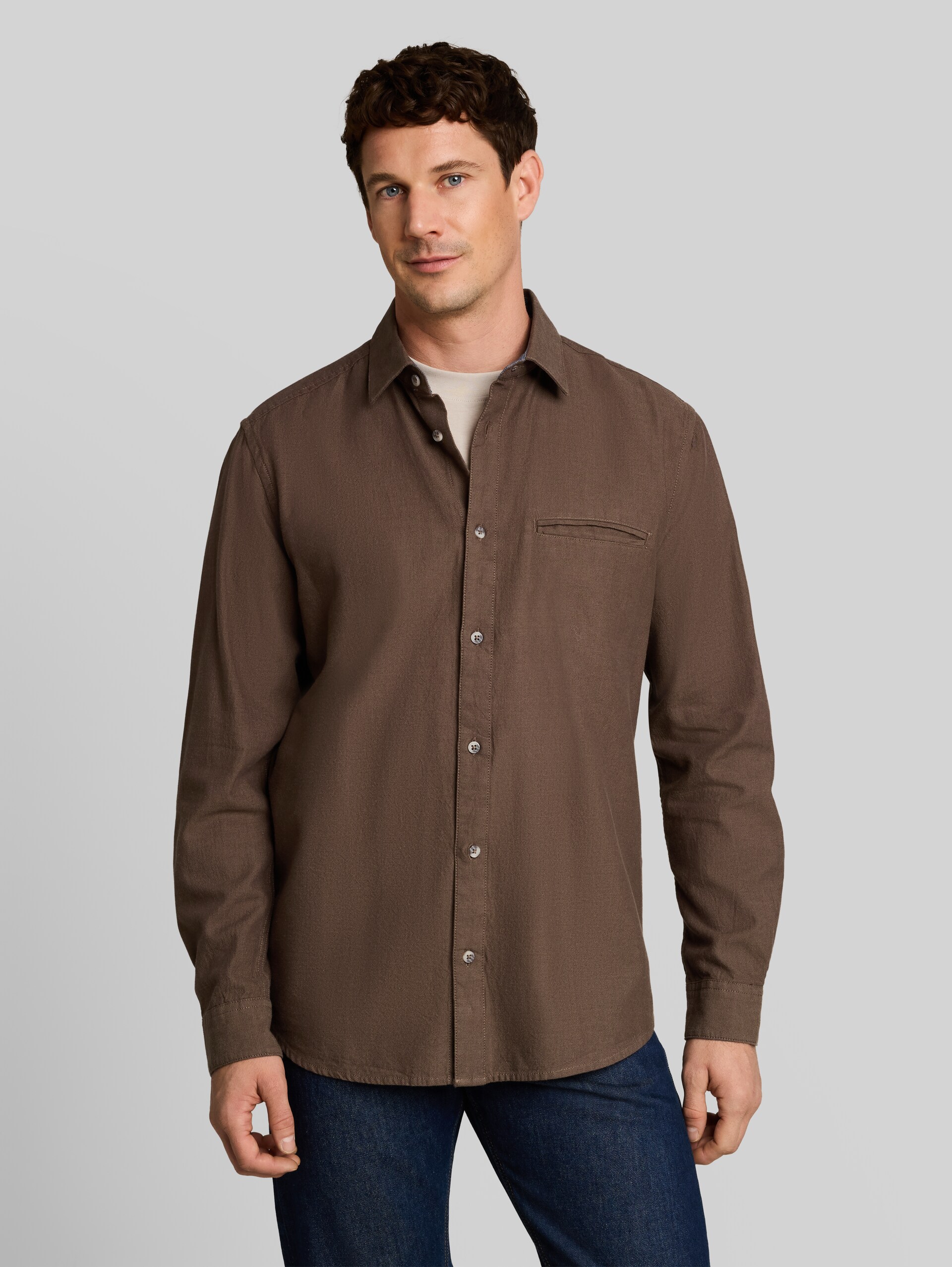 Regular Fit Twill Hemd aus Baumwolle - dark brown twill structure - Ausschnitt Model-Vorderansicht