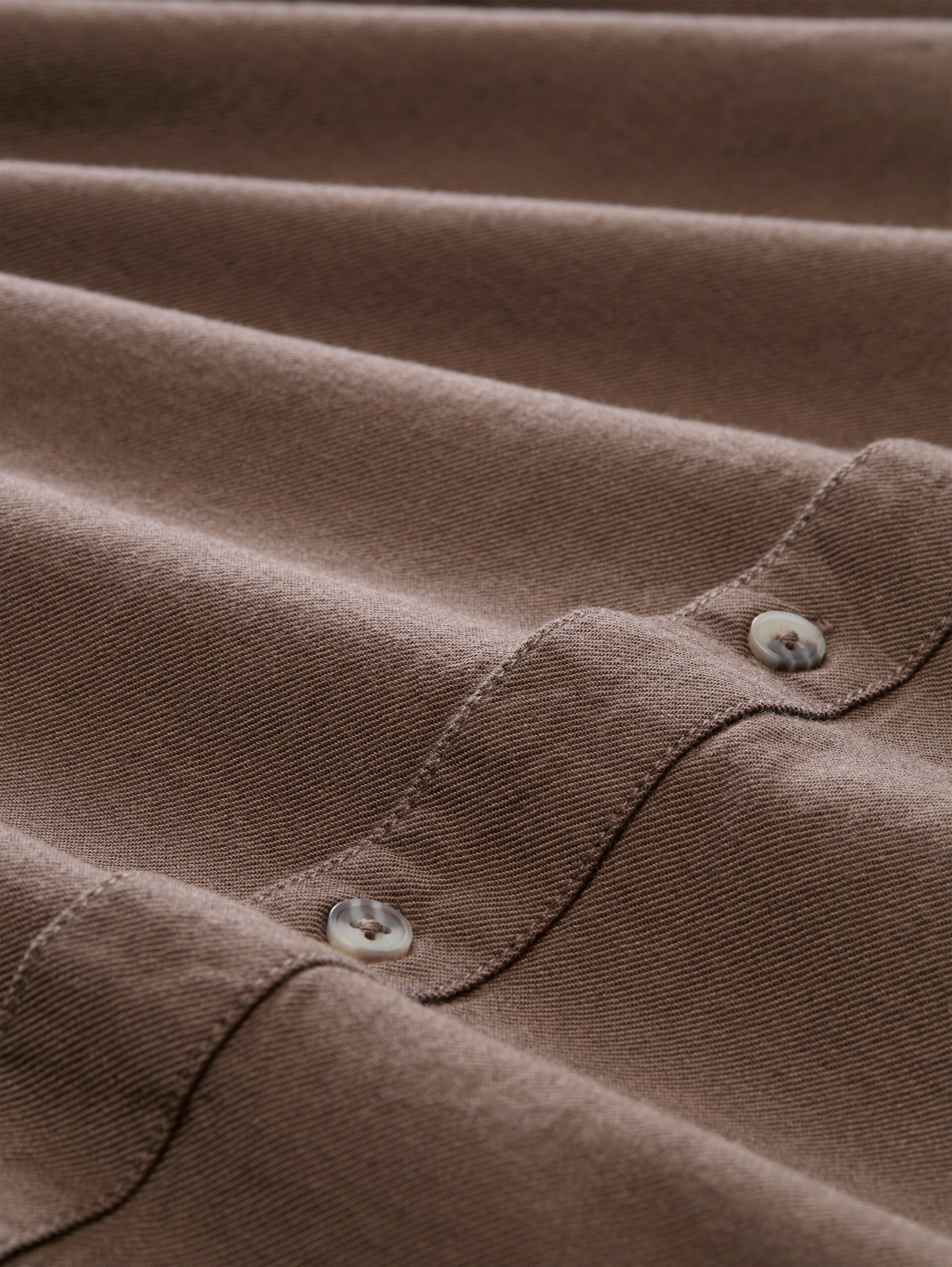 Regular Fit Twill Hemd aus Baumwolle - dark brown twill structure - Material-Ansicht
